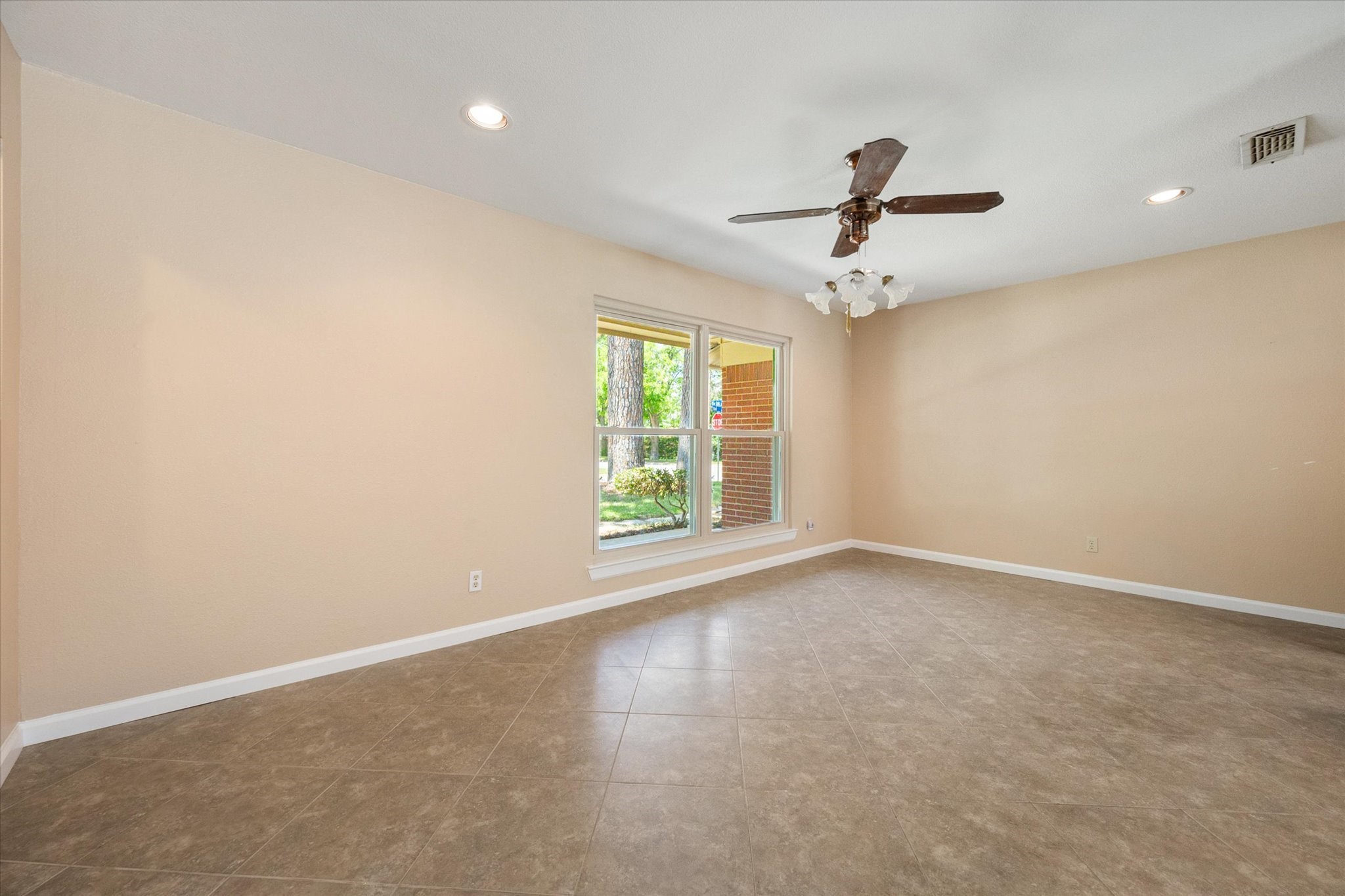 815 Vail Drive Arlington TX 76012