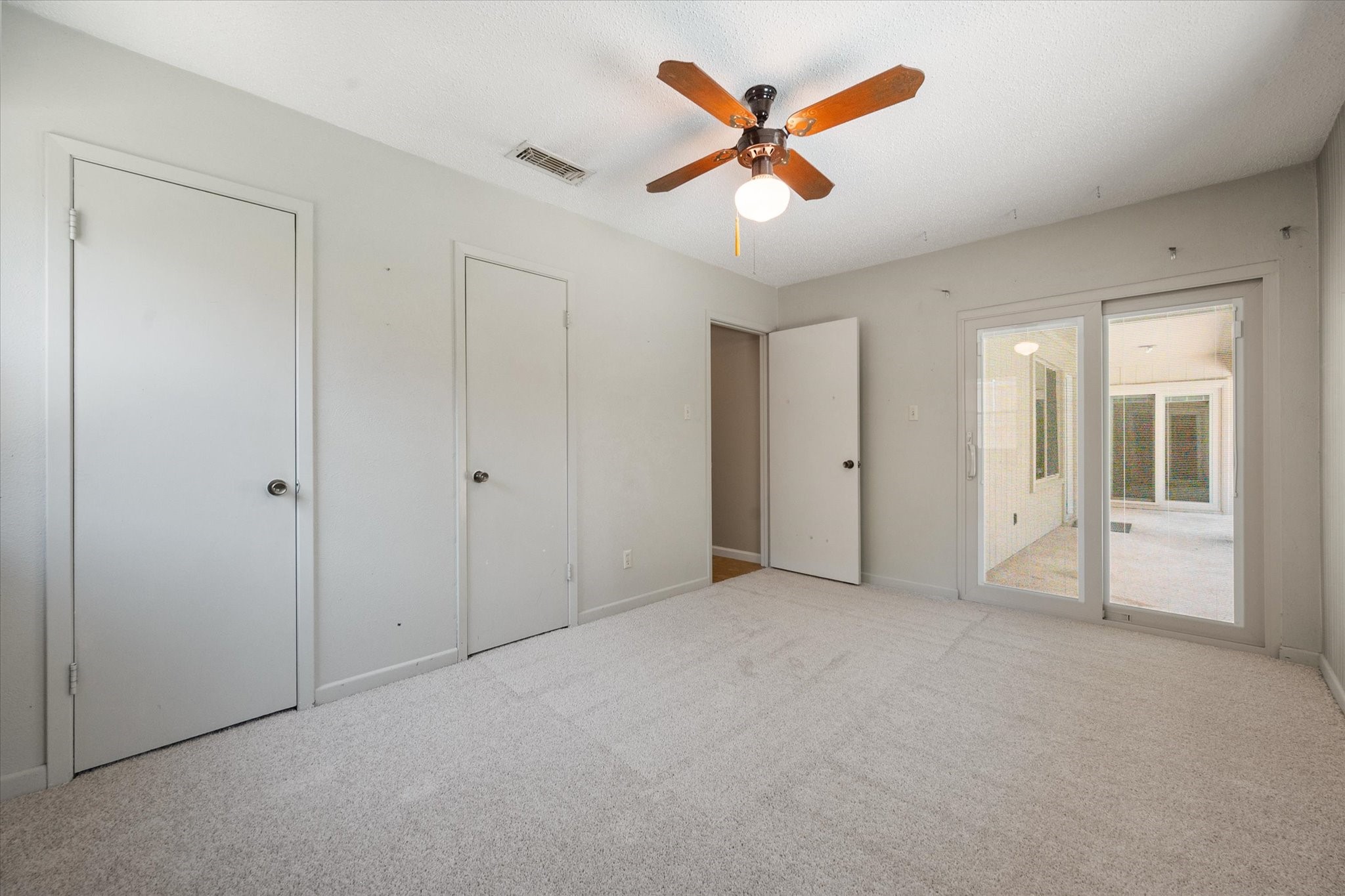 815 Vail Drive Arlington TX 76012