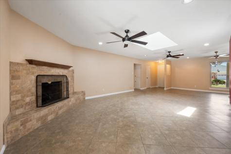 815 Vail Drive Arlington TX 76012
