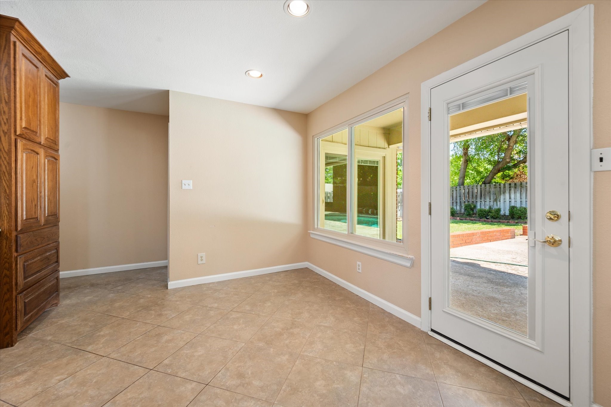 815 Vail Drive Arlington TX 76012