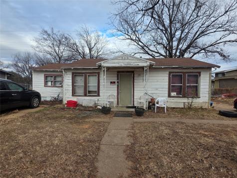 213 Pennsylvania Avenue Graham TX 76450