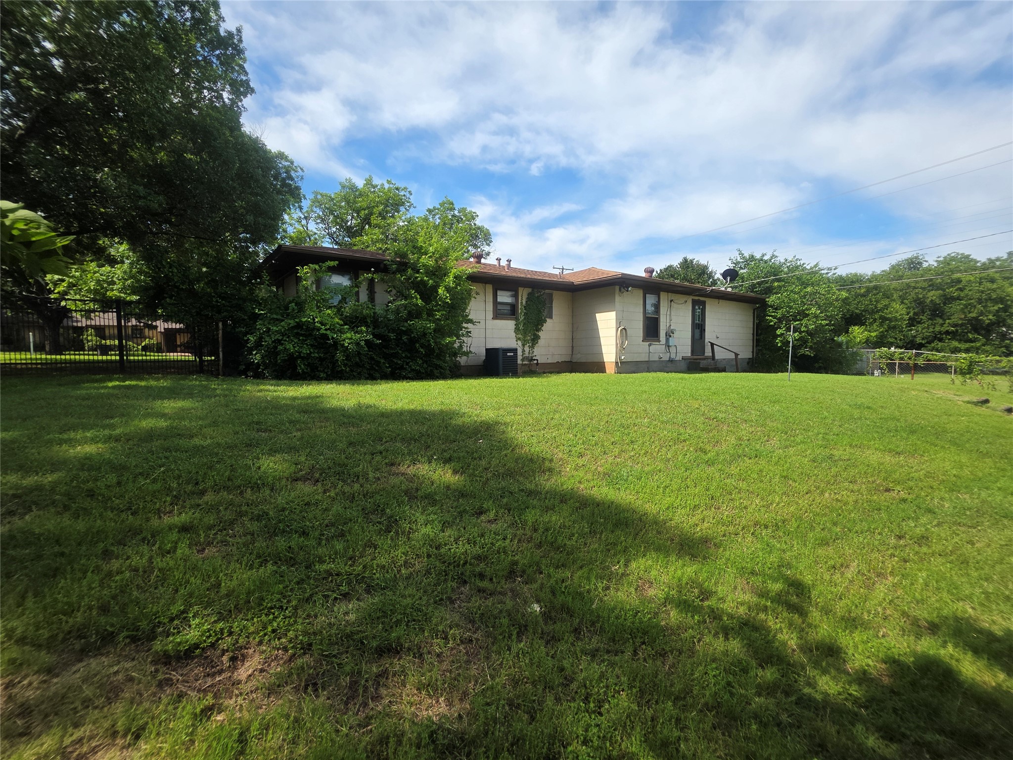 1213 Hillcrest Drive Graham TX 76450