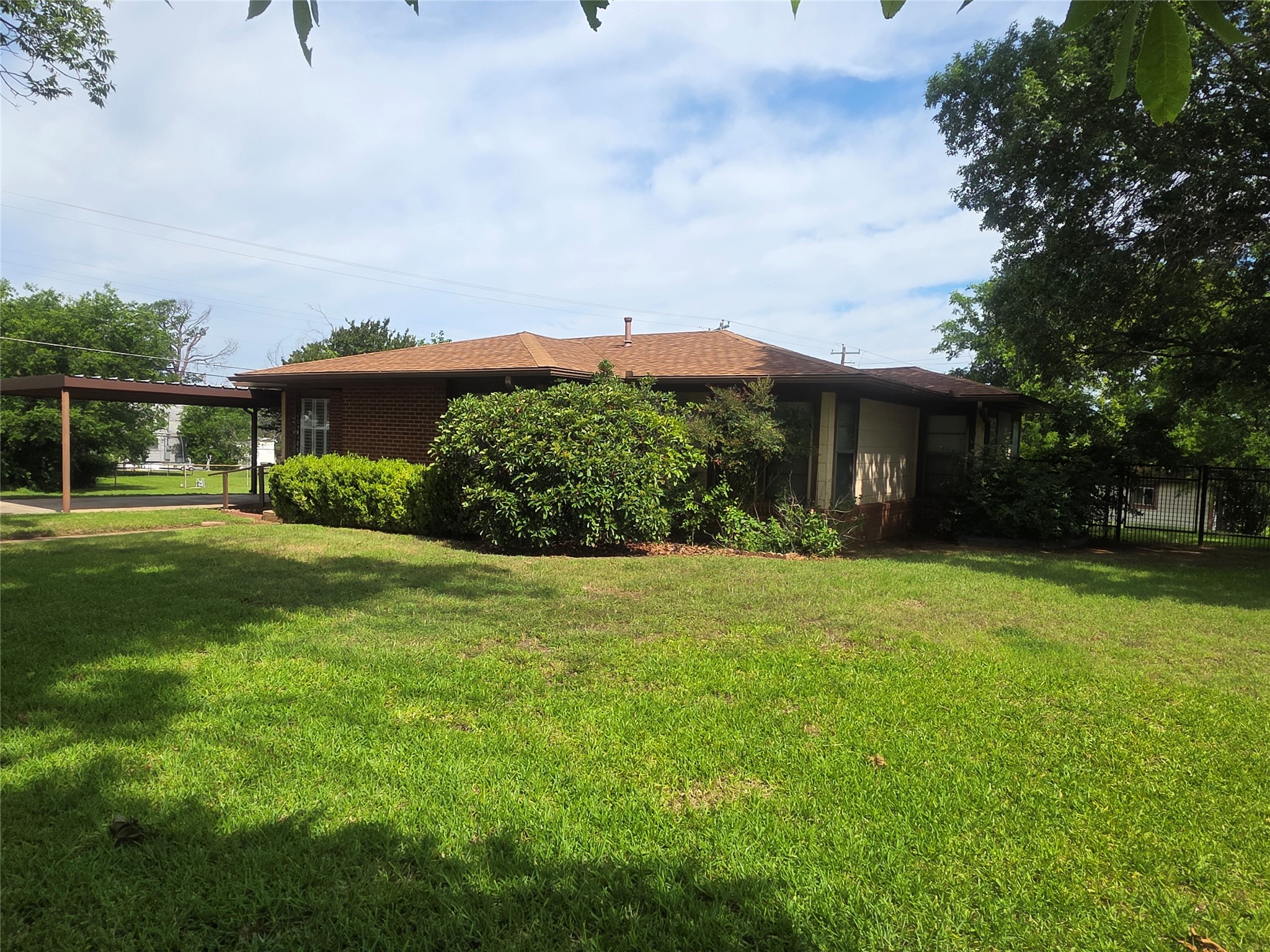 1213 Hillcrest Drive Graham TX 76450
