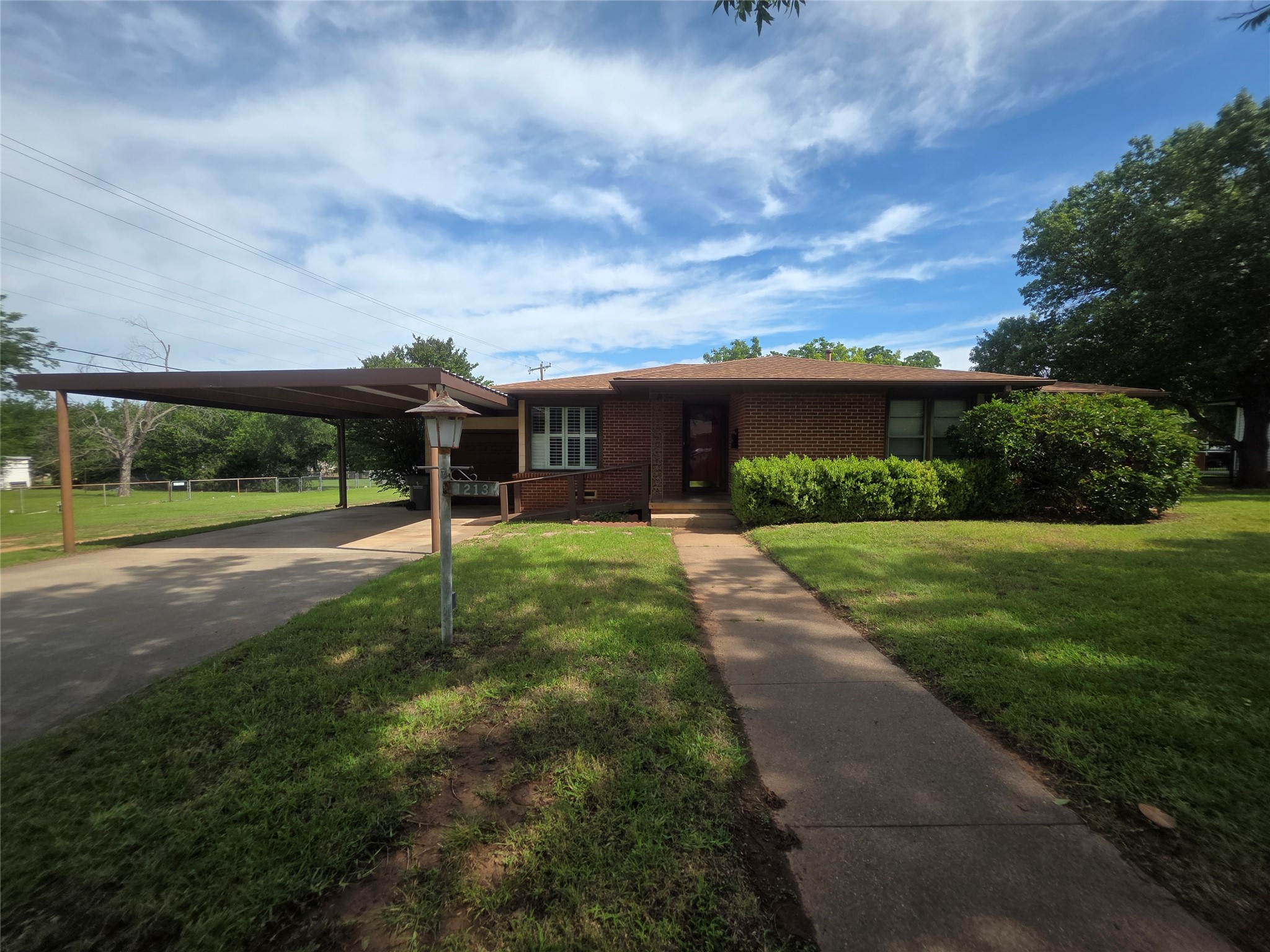 1213 Hillcrest Drive Graham TX 76450