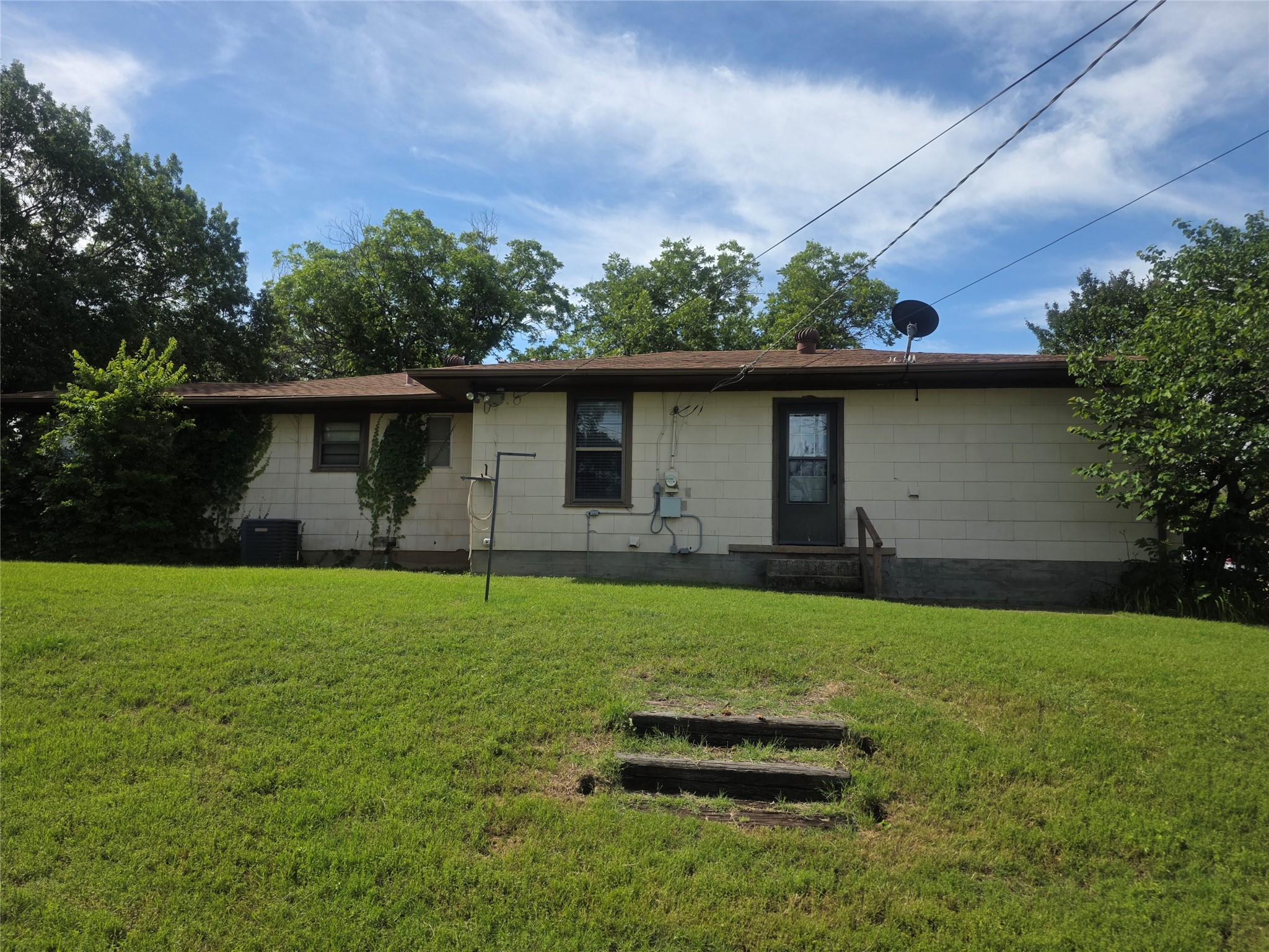 1213 Hillcrest Drive Graham TX 76450