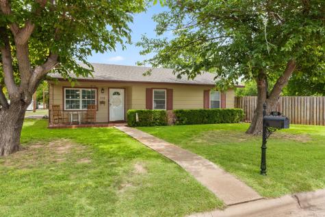 112 W Oak Street Olney TX 76374