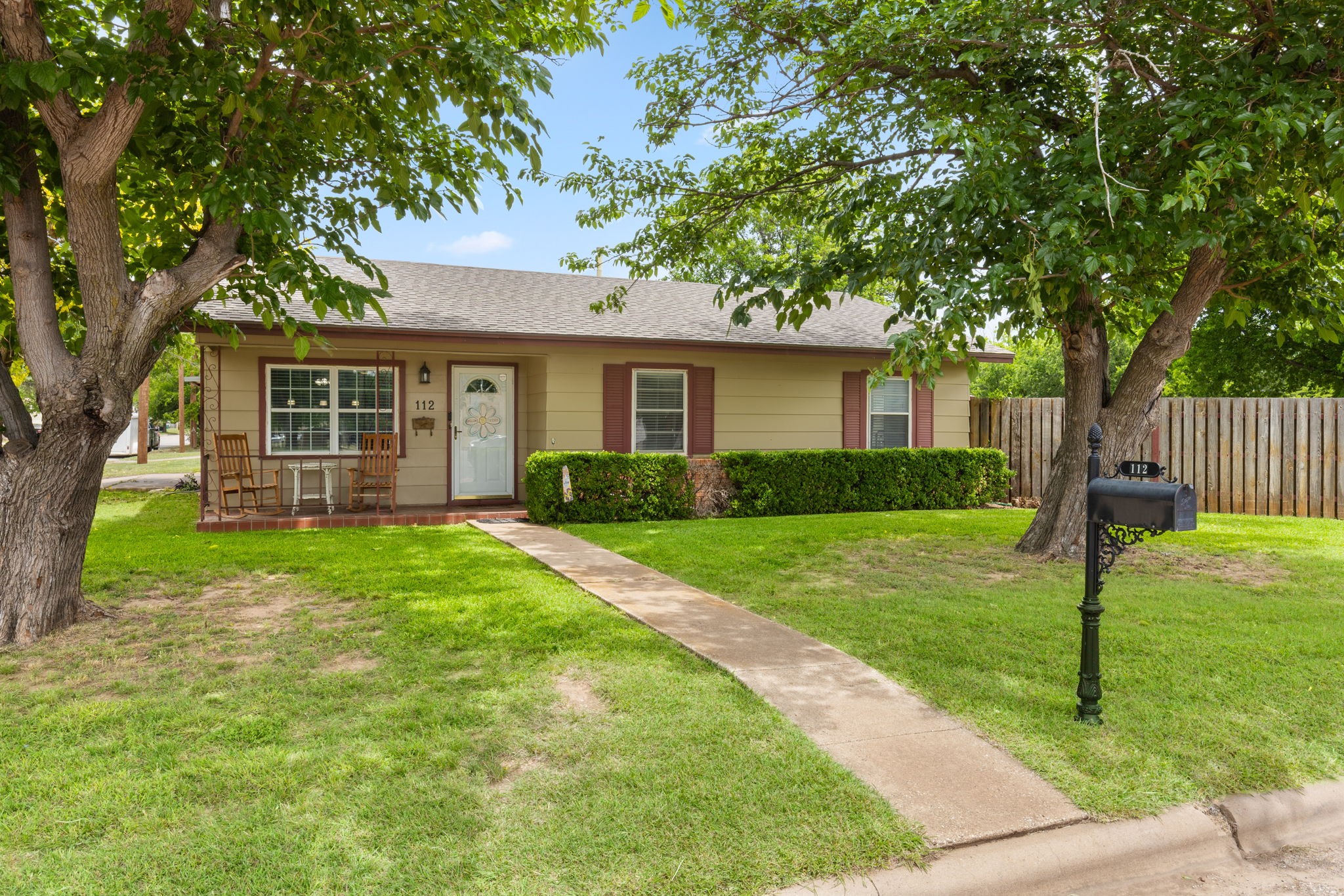 112 W Oak Street Olney TX 76374
