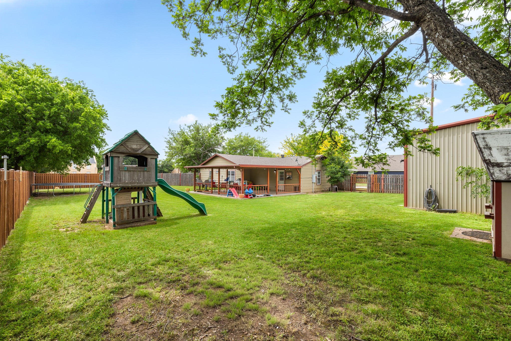 112 W Oak Street Olney TX 76374
