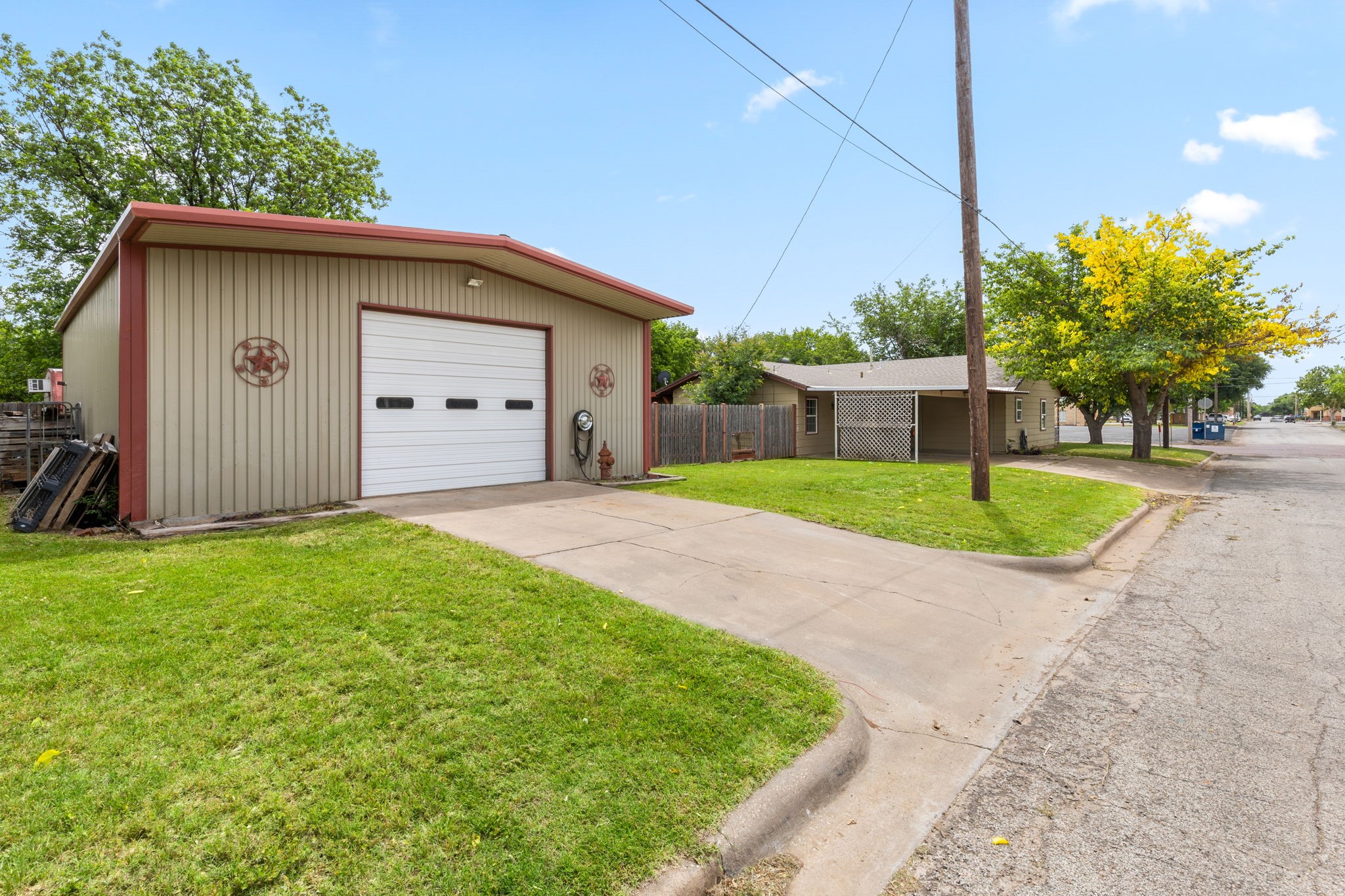 112 W Oak Street Olney TX 76374