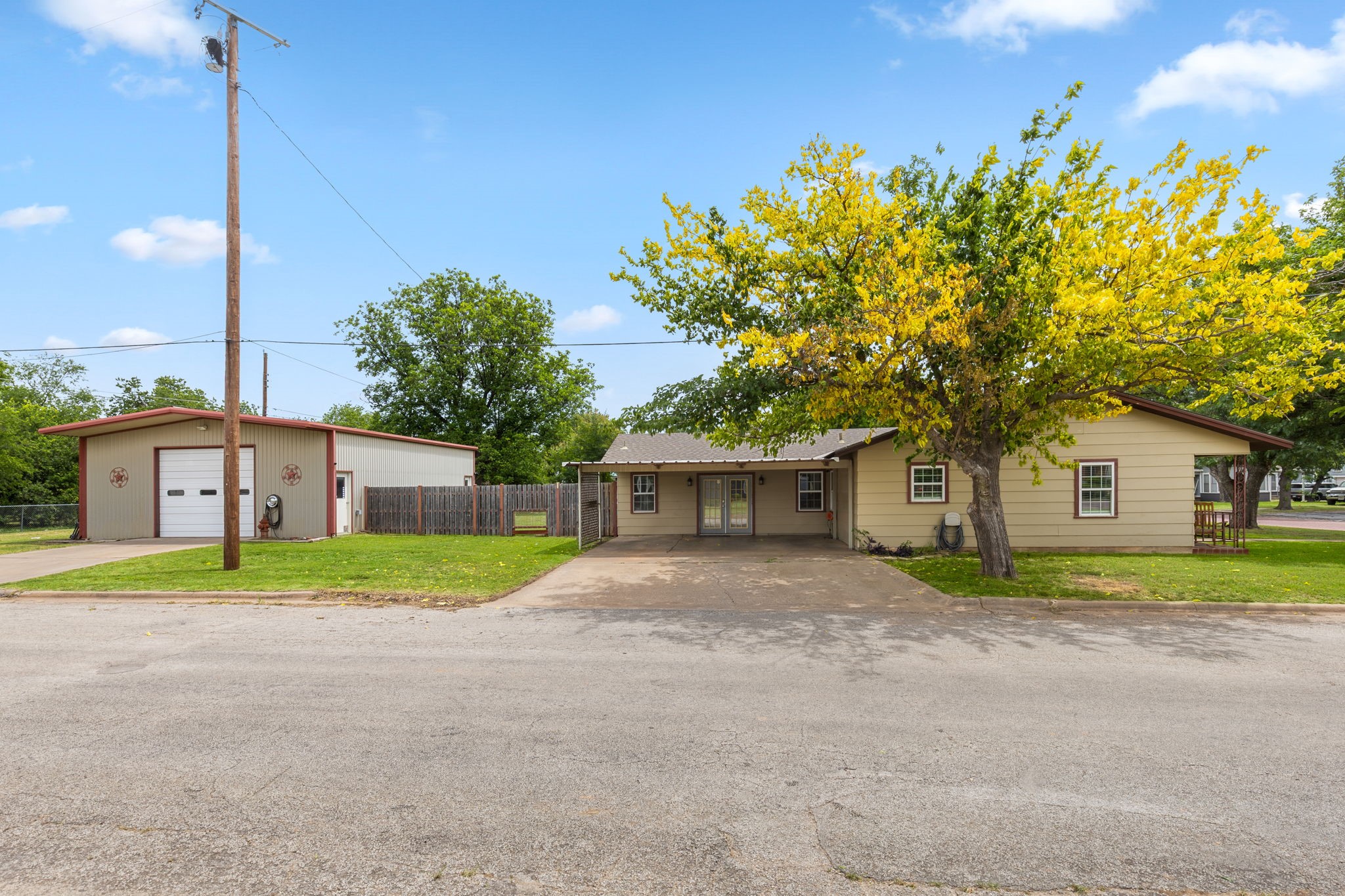 112 W Oak Street Olney TX 76374