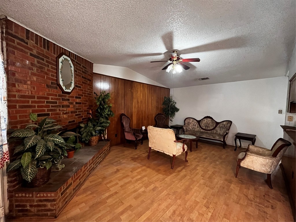822 Tapley Street Grand Prairie TX 75051