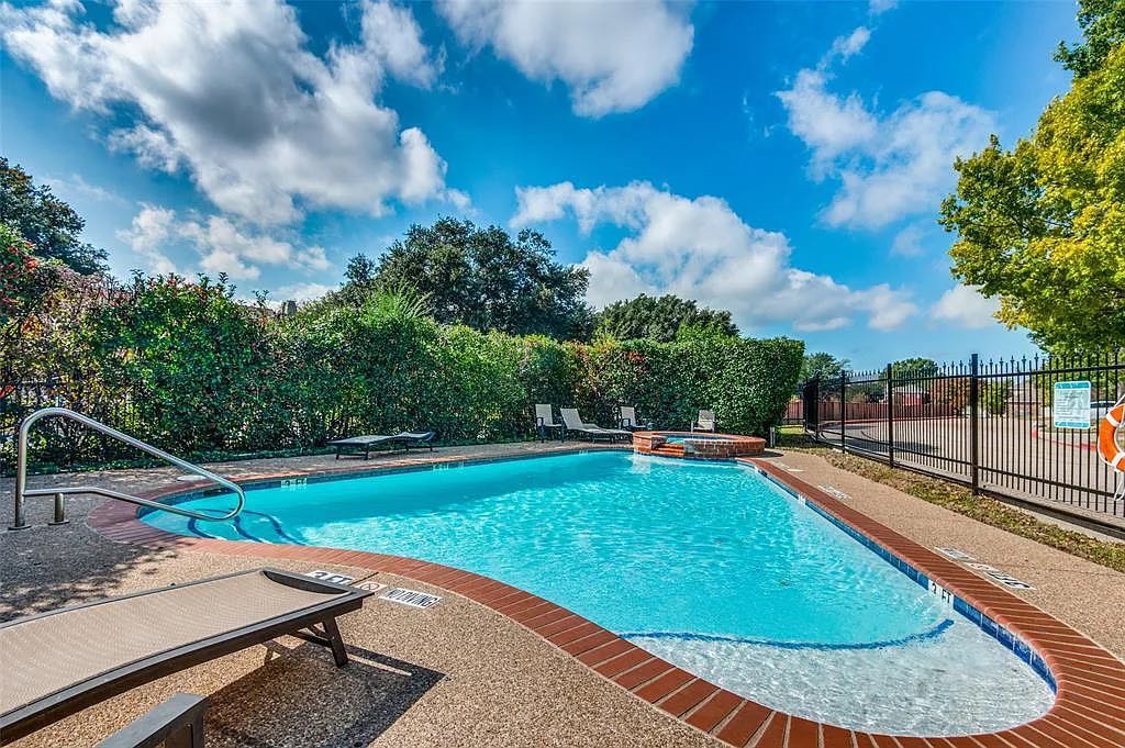 407 Horse Shoe Drive Euless TX 76039