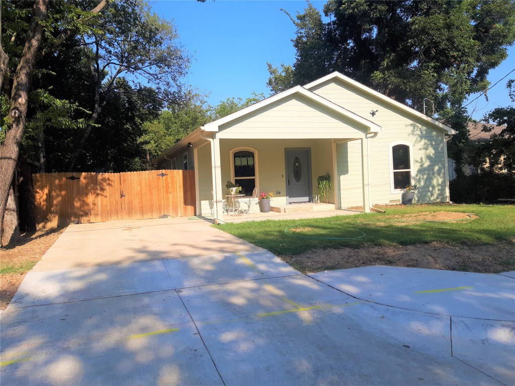 124 Glenmore Street Irving TX 75060