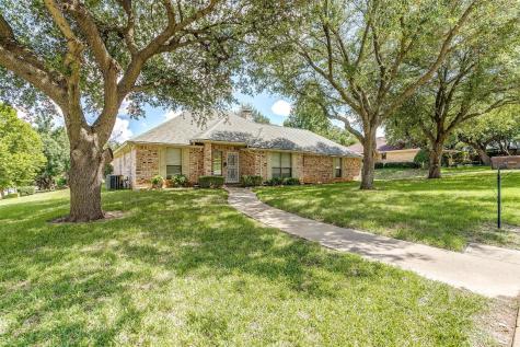 101 Red Oak Court Burleson TX 76028