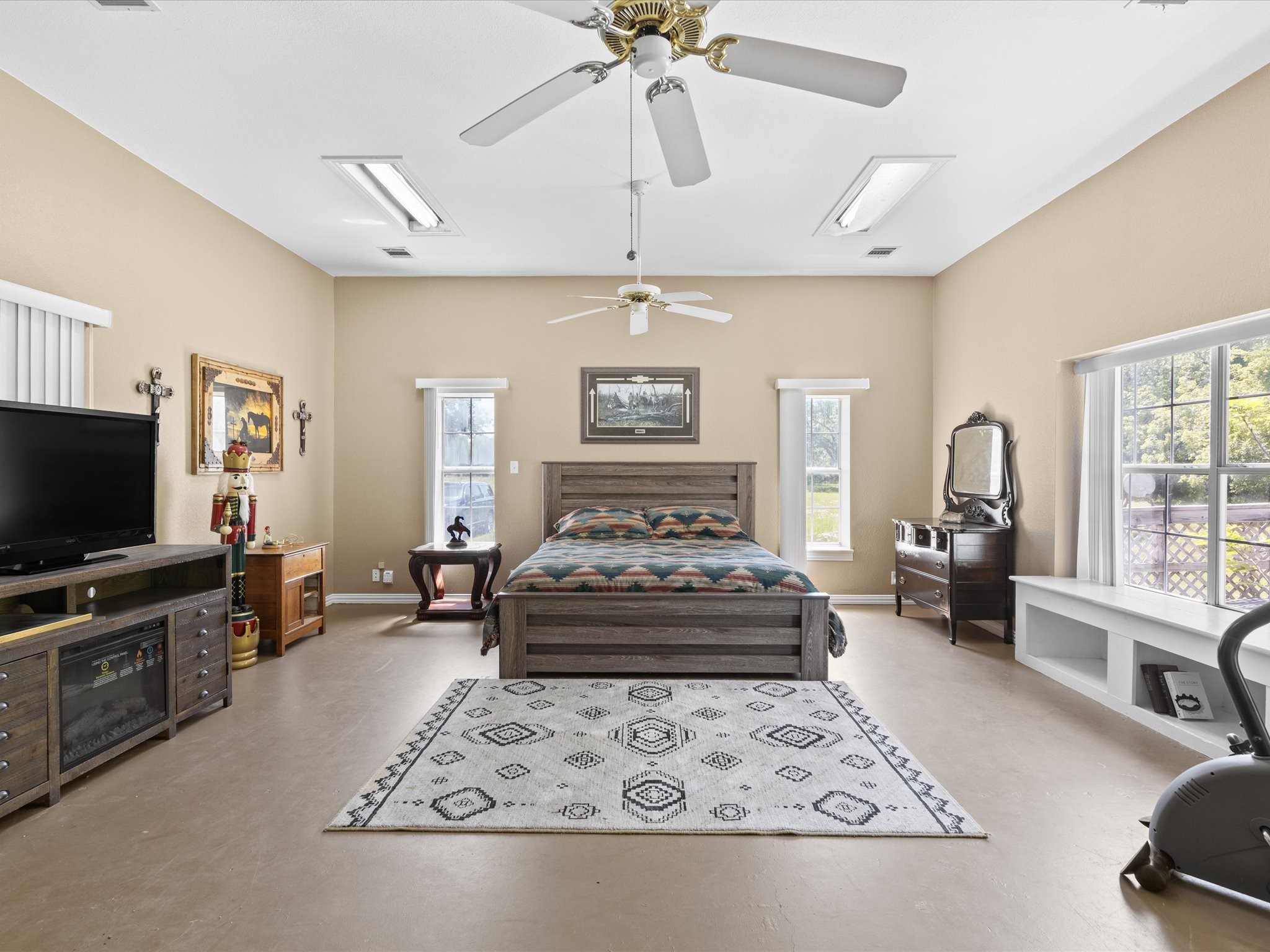 600 County Road 1790 Sunset TX 76270