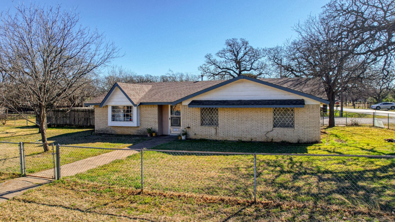 100 Briarwood Drive Kennedale TX 76060