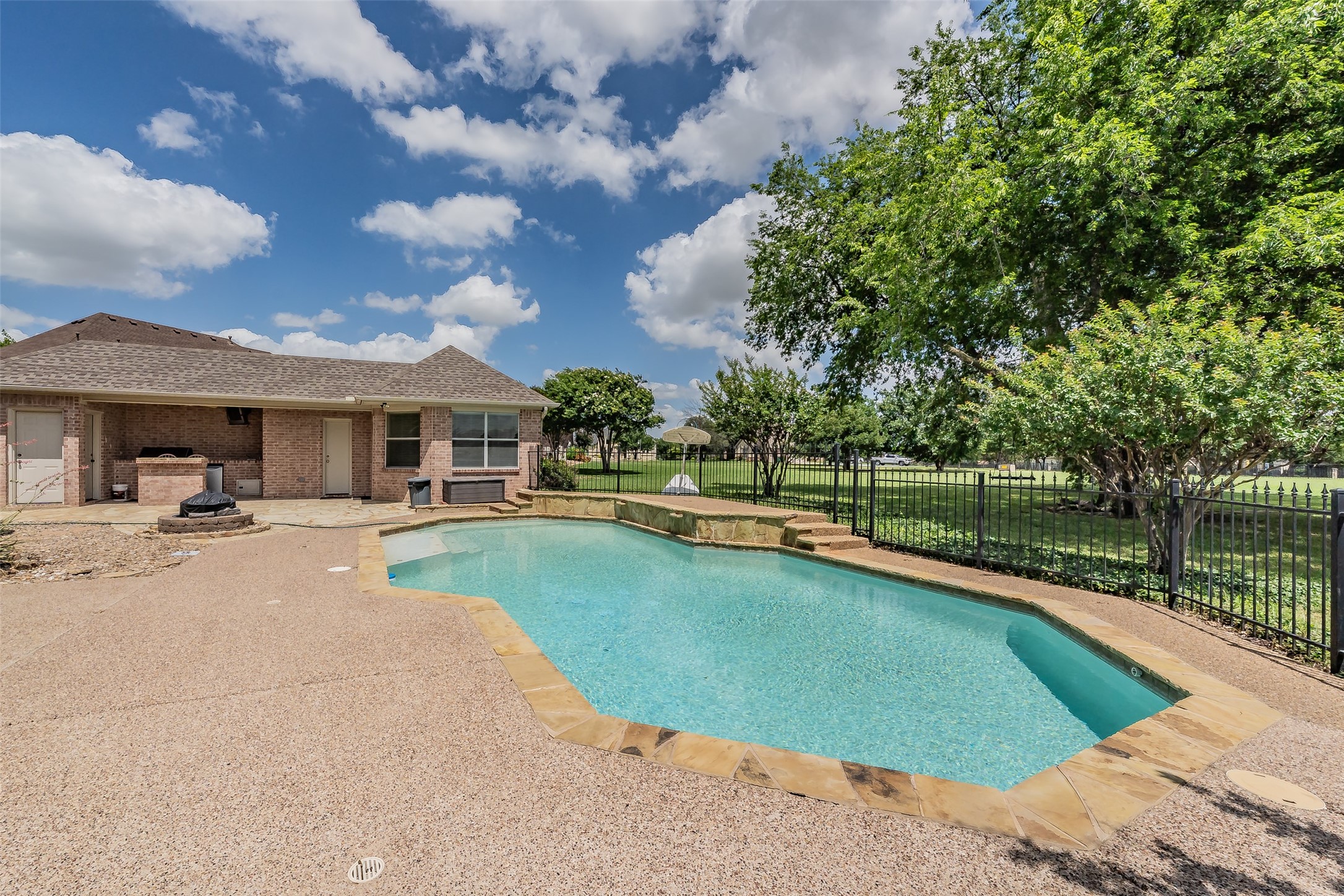 1049 Van Zandt Court Haslet TX 76052