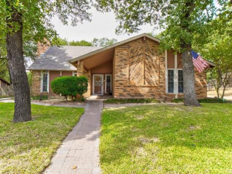 1012 Wood Ridge Drive Azle TX 76020