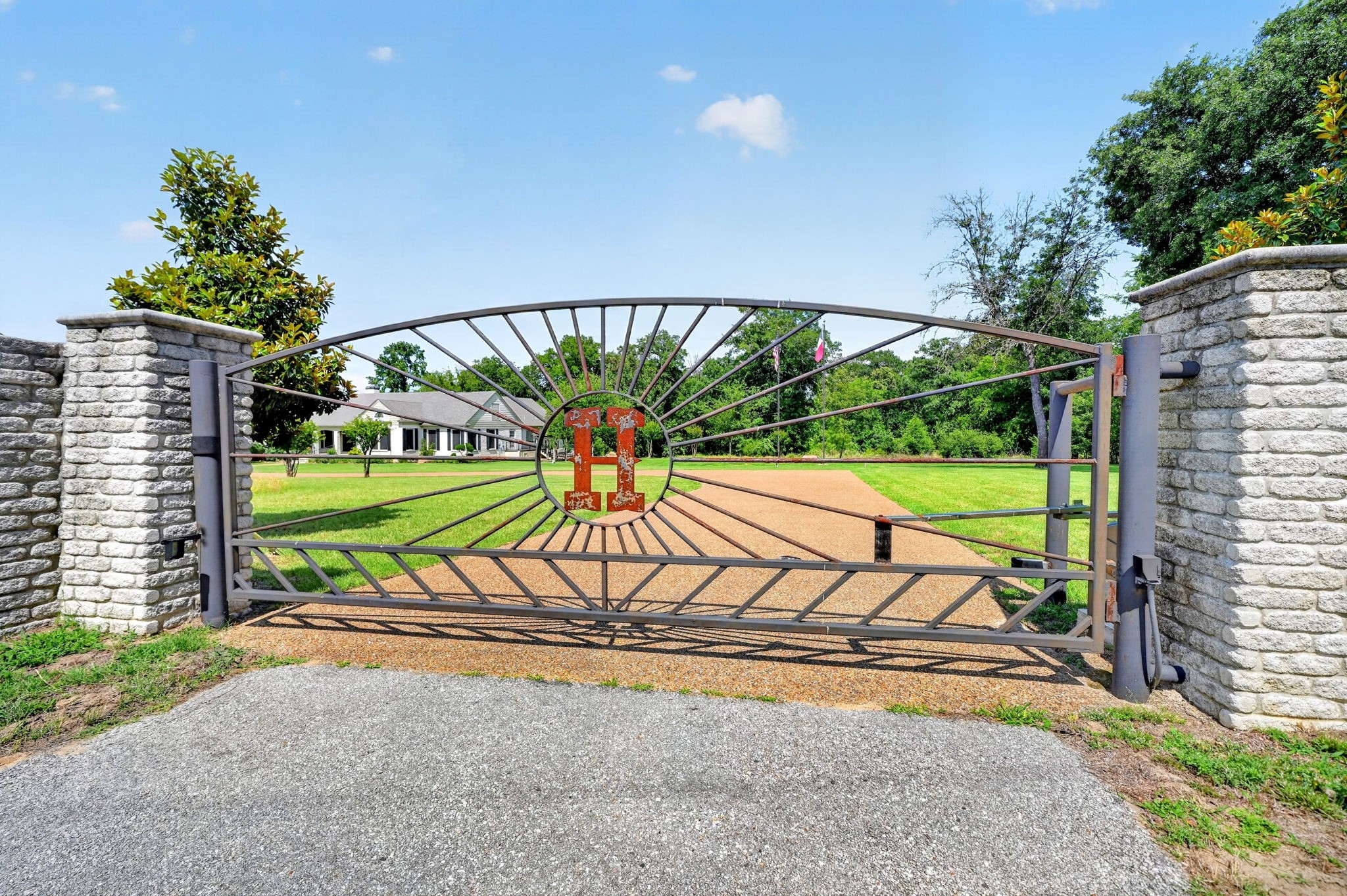1901 Rose Point Athens TX 75752
