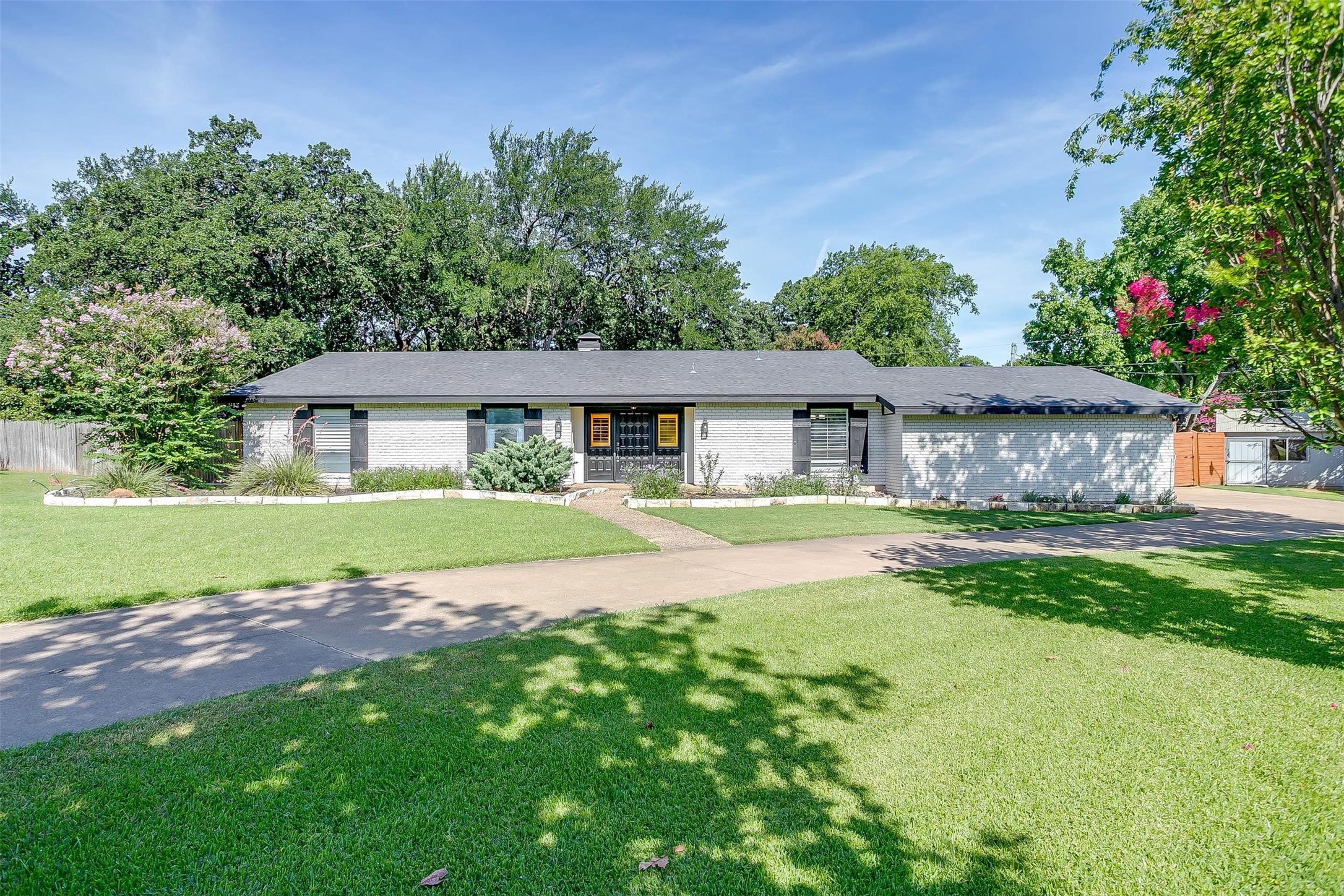 124 Cliffside Drive S Burleson TX 76028