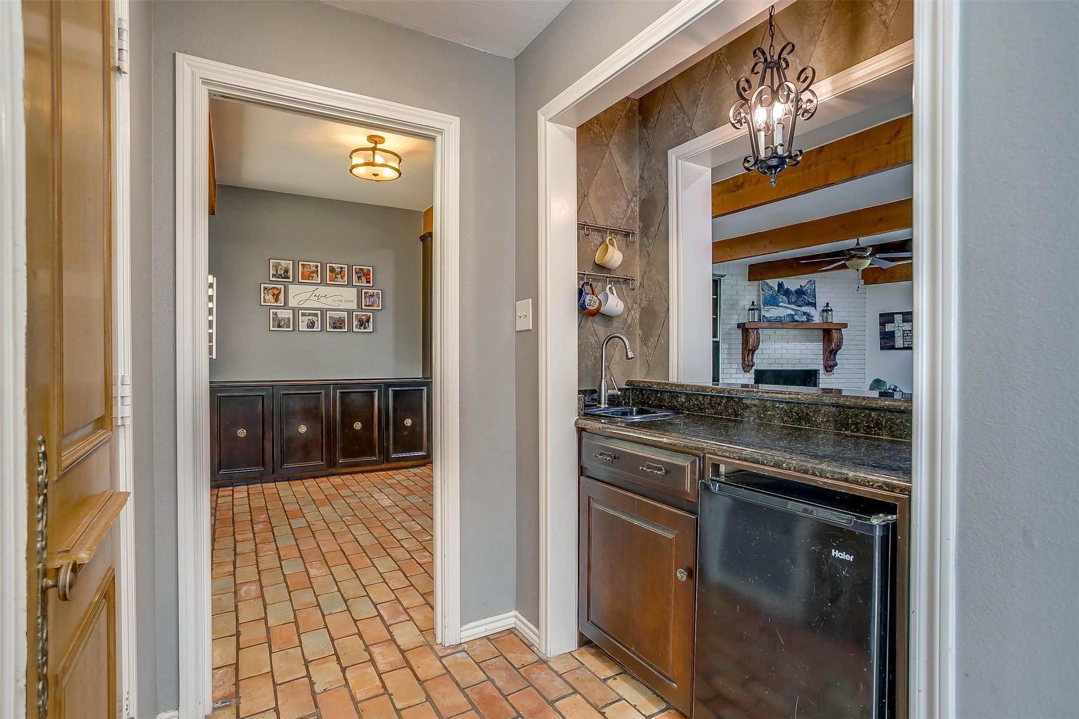 124 Cliffside Drive S Burleson TX 76028