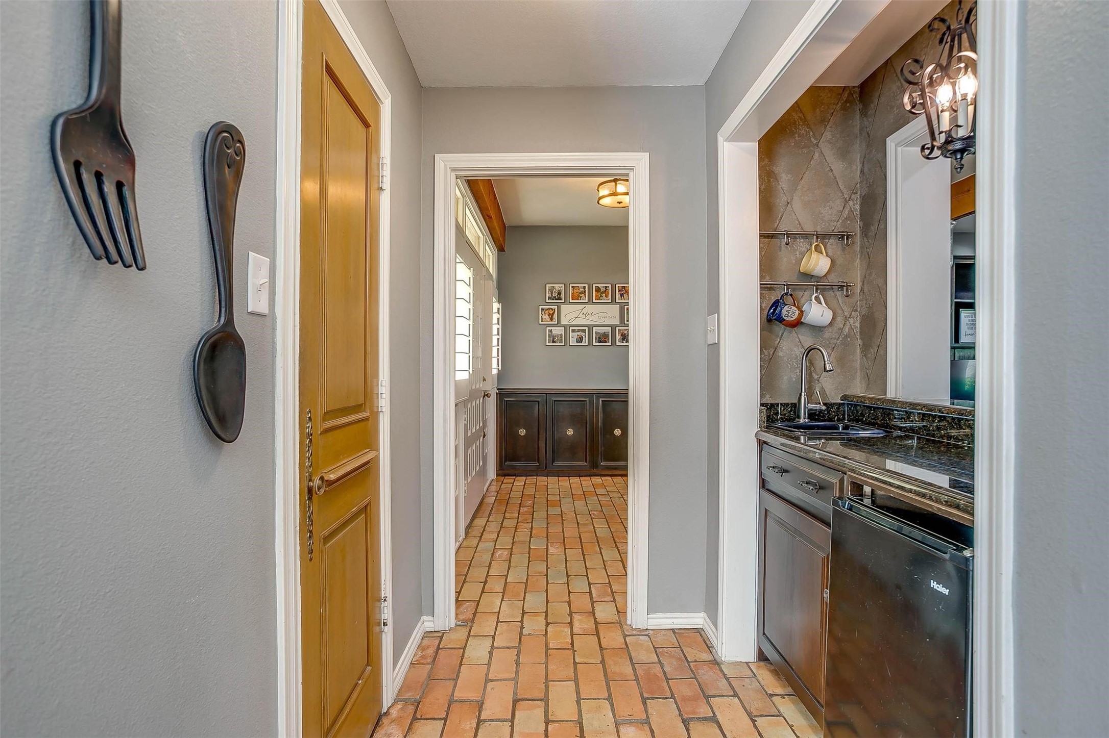 124 Cliffside Drive S Burleson TX 76028