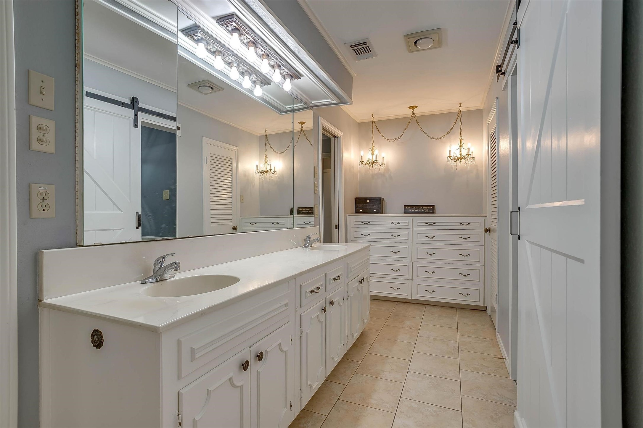 124 Cliffside Drive S Burleson TX 76028