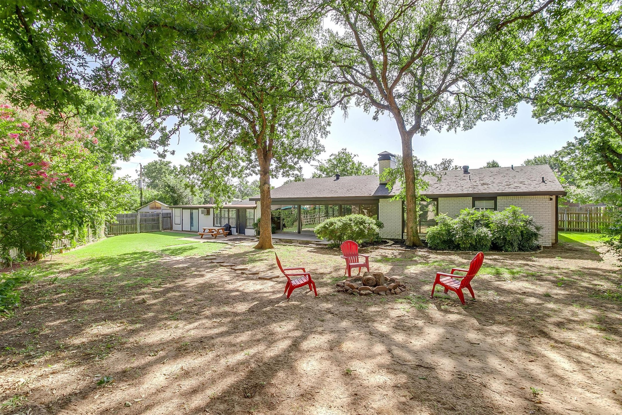 124 Cliffside Drive S Burleson TX 76028