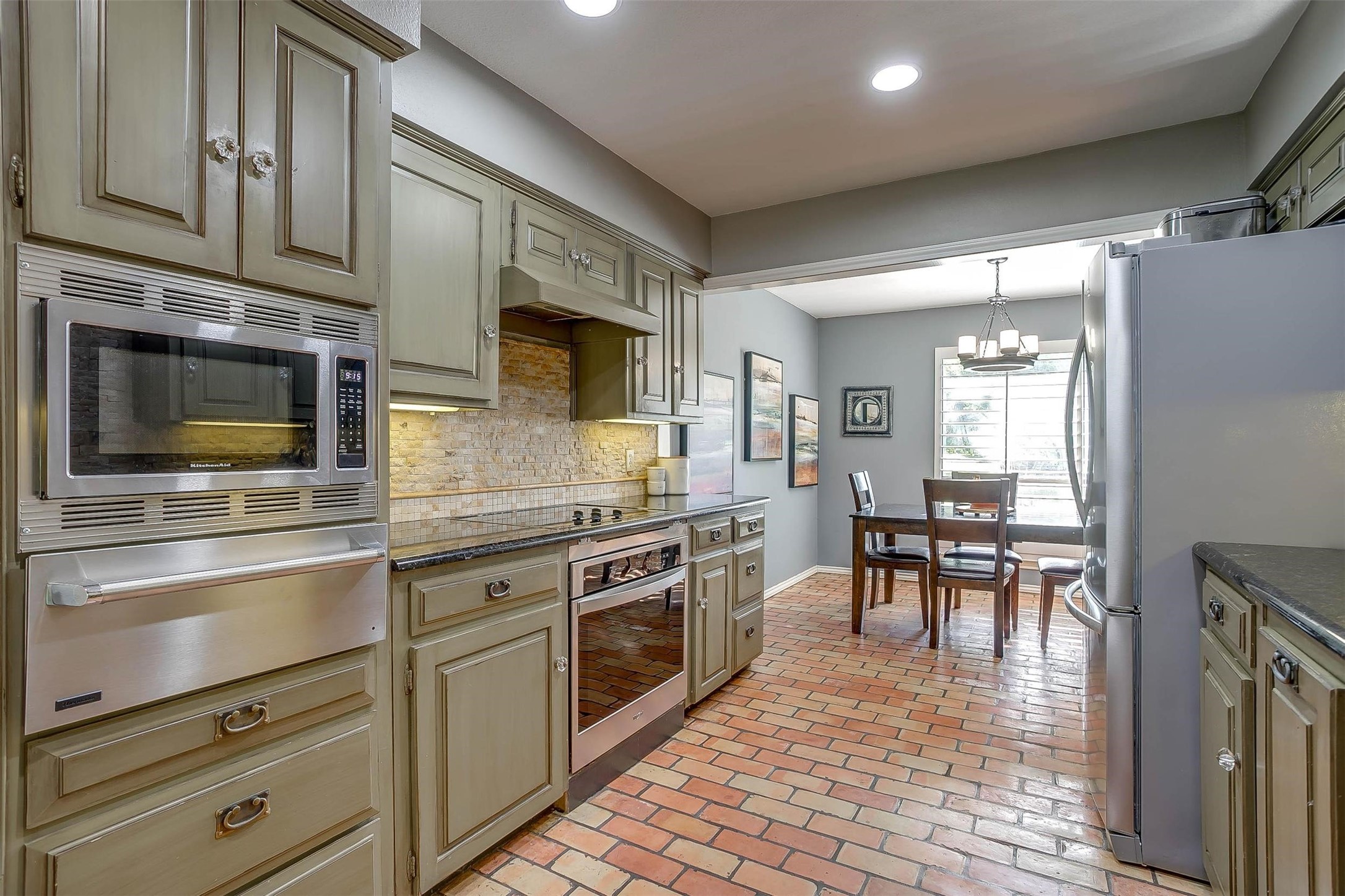 124 Cliffside Drive S Burleson TX 76028