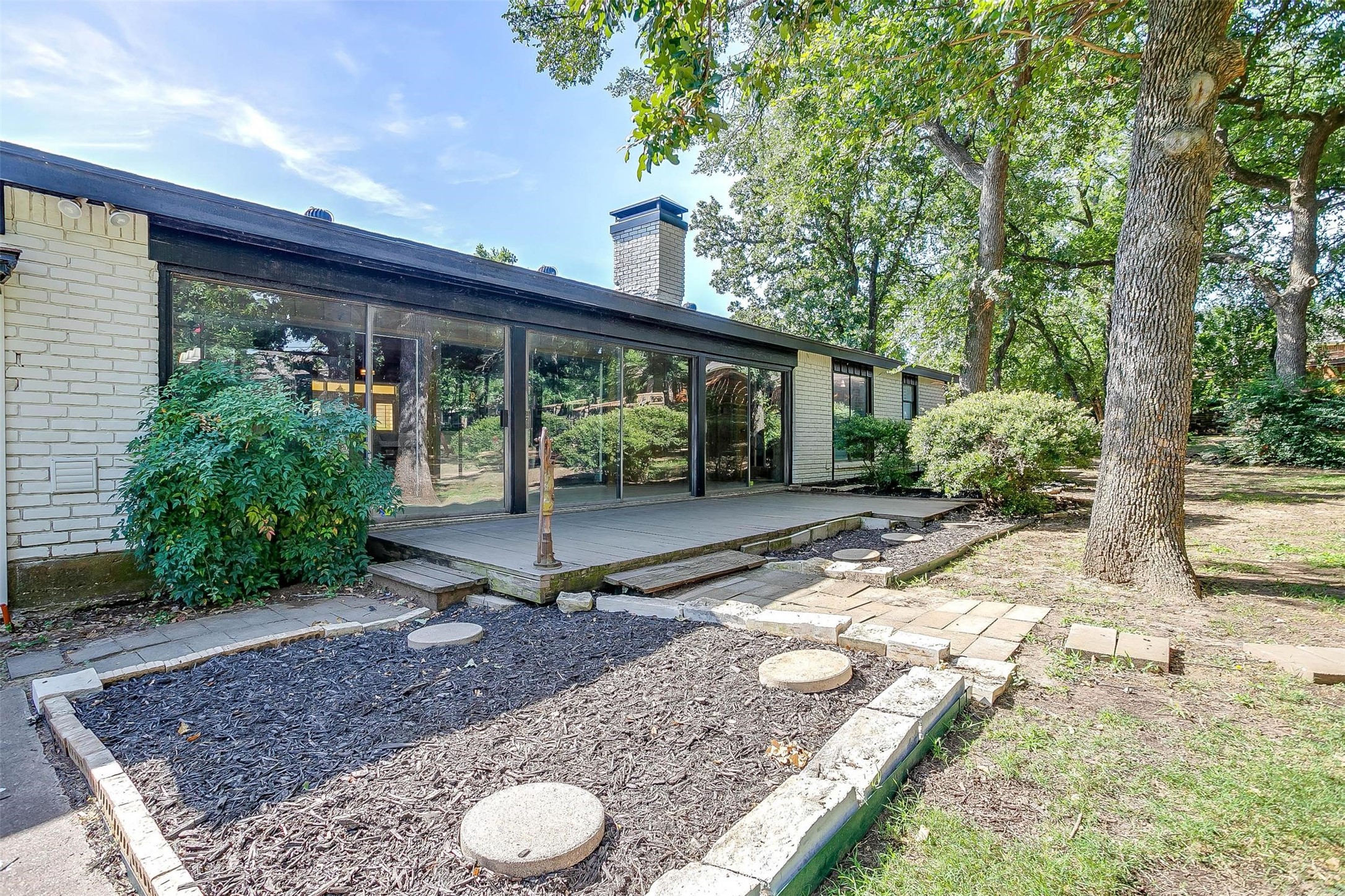 124 Cliffside Drive S Burleson TX 76028