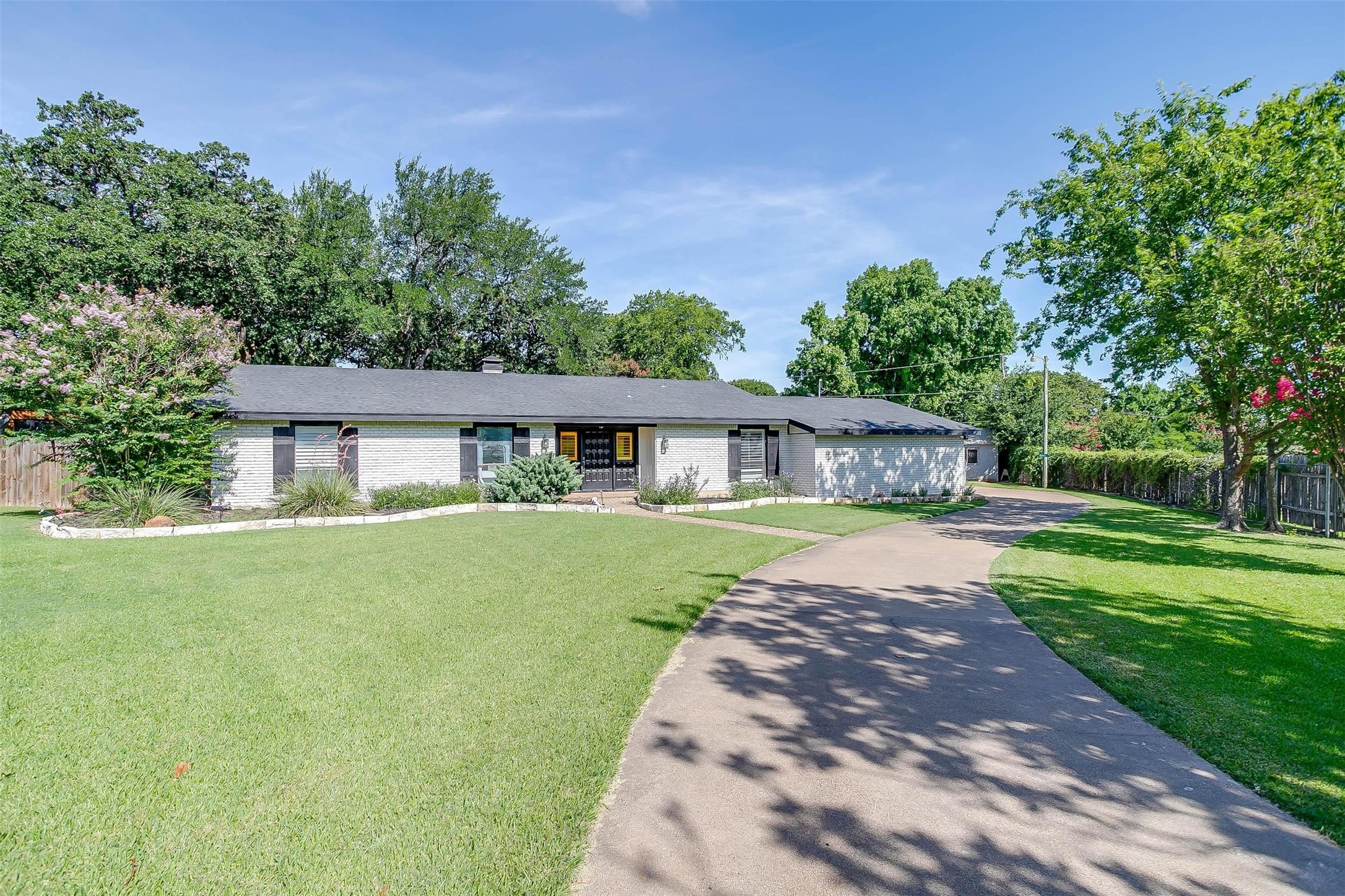 124 Cliffside Drive S Burleson TX 76028