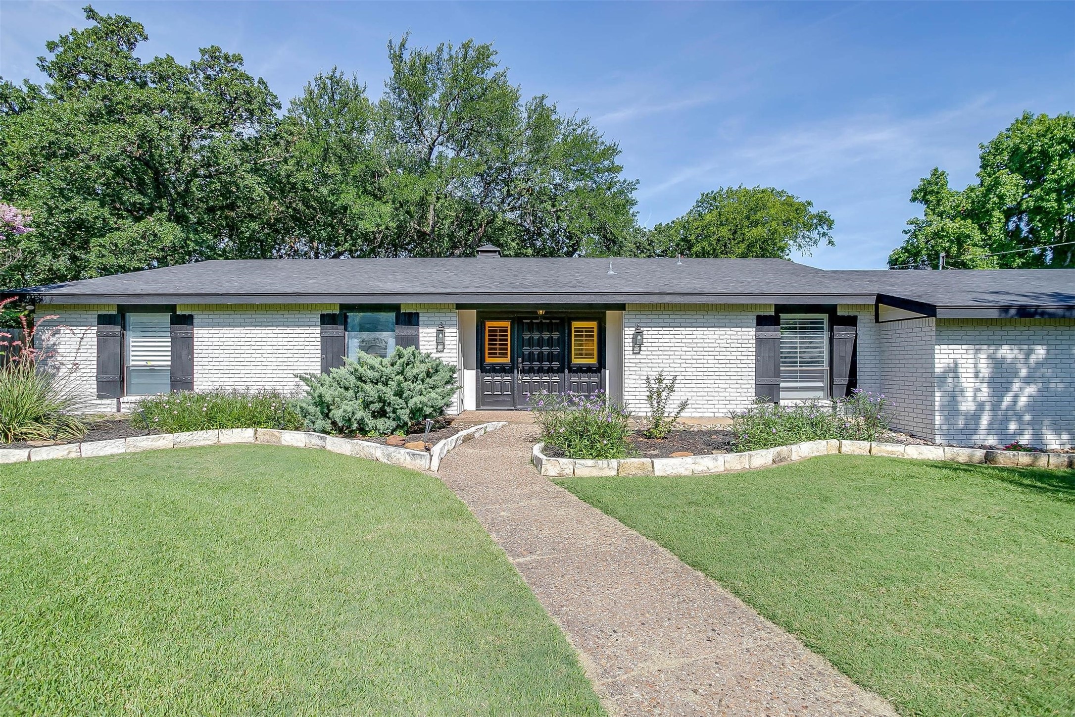 124 Cliffside Drive S Burleson TX 76028