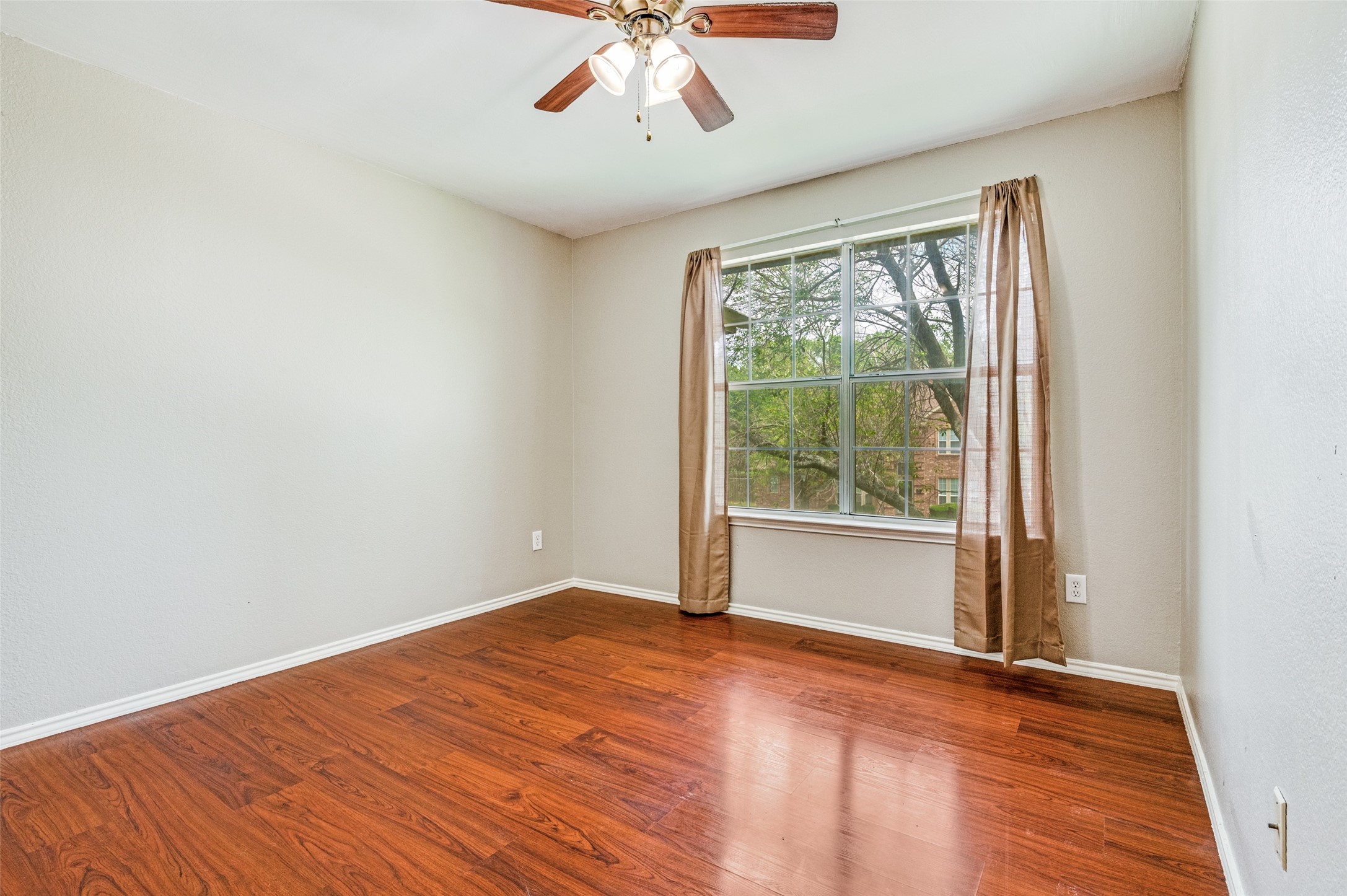 870 Raintree Lane Desoto TX 75115