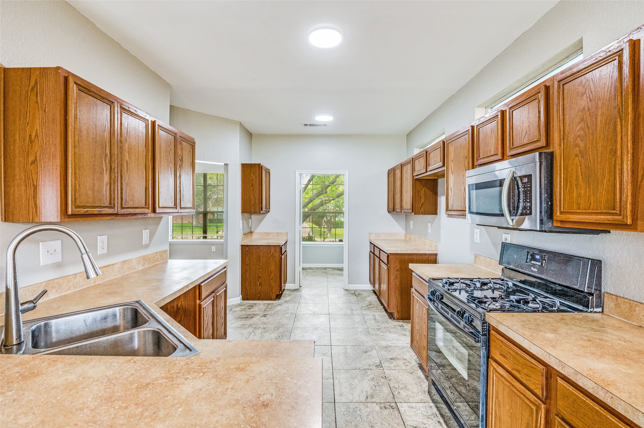 870 Raintree Lane Desoto TX 75115