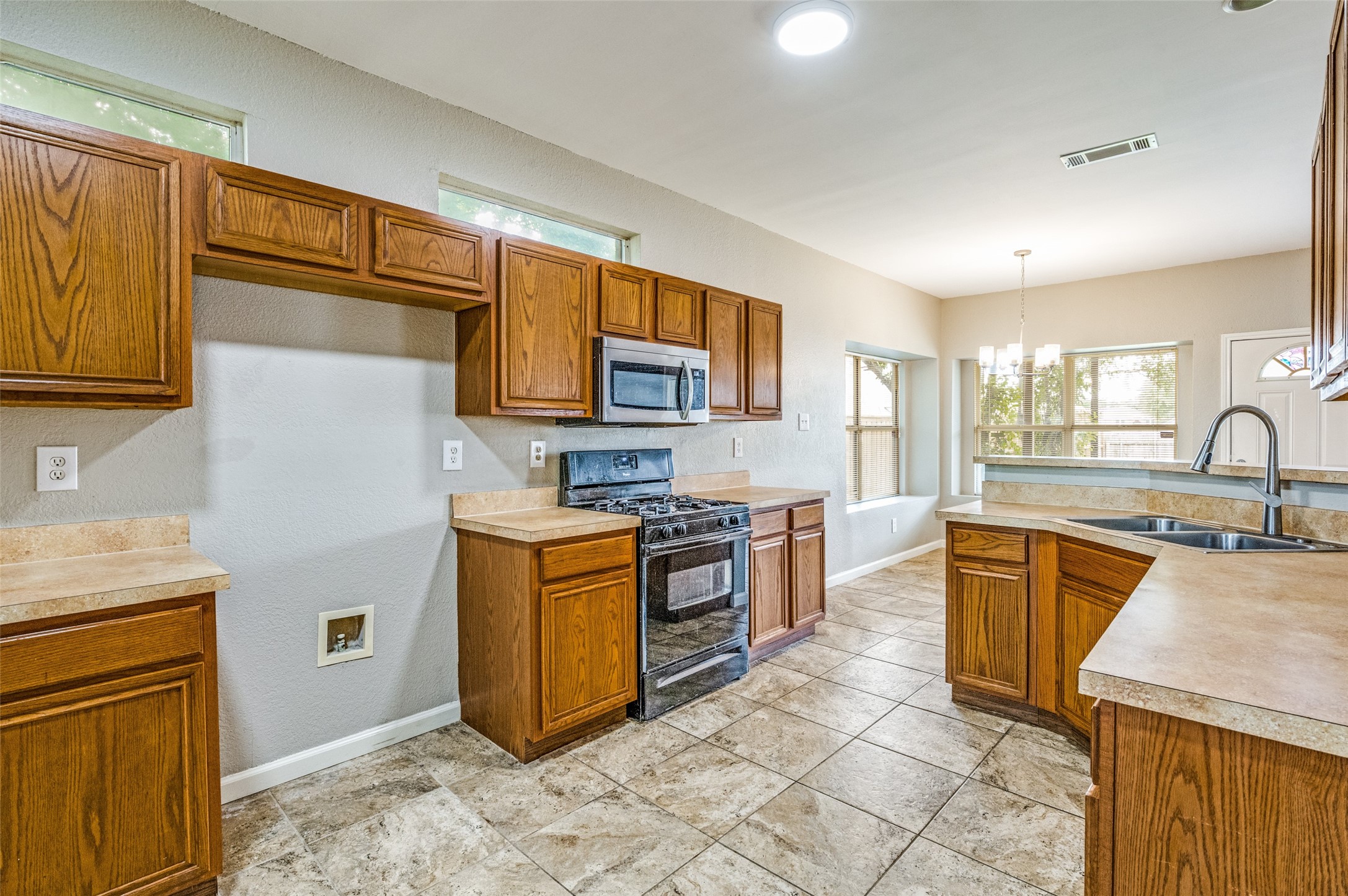 870 Raintree Lane Desoto TX 75115