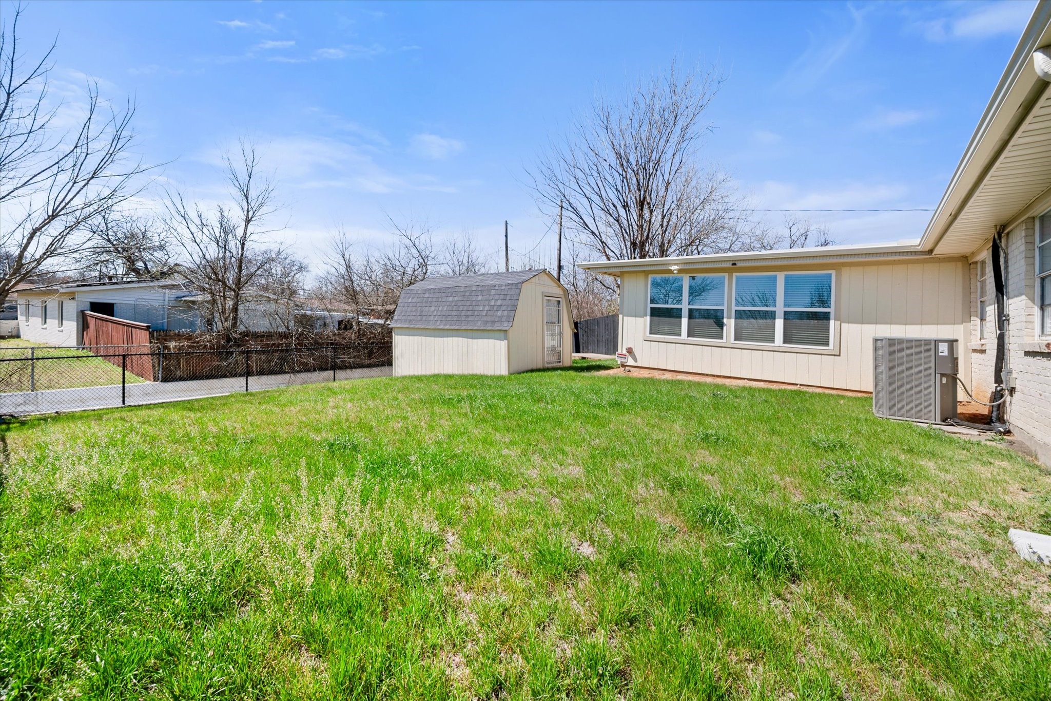 2316 Gilbert Circle Arlington TX 76010