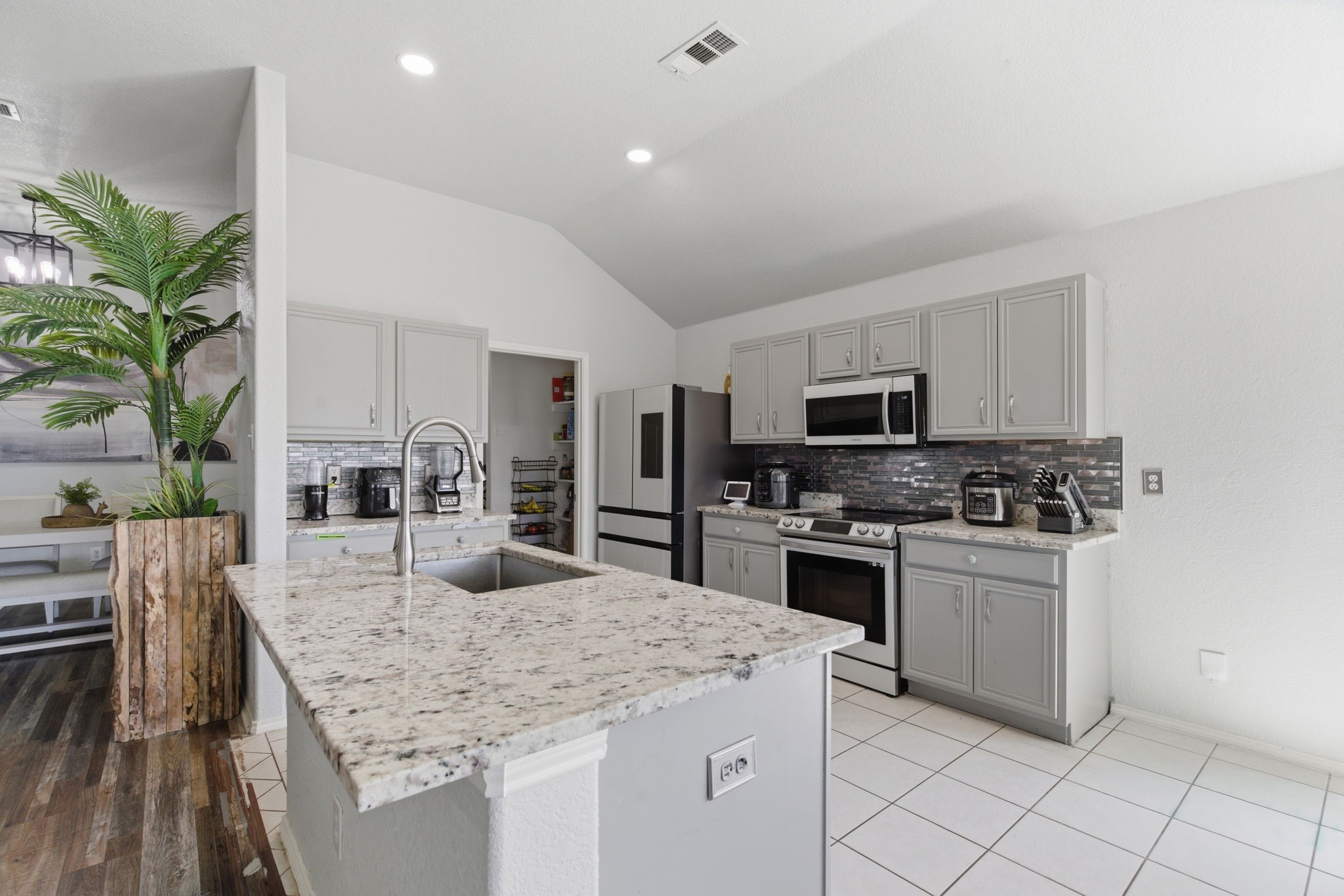9469 Fox Hill Fort Worth TX 76131