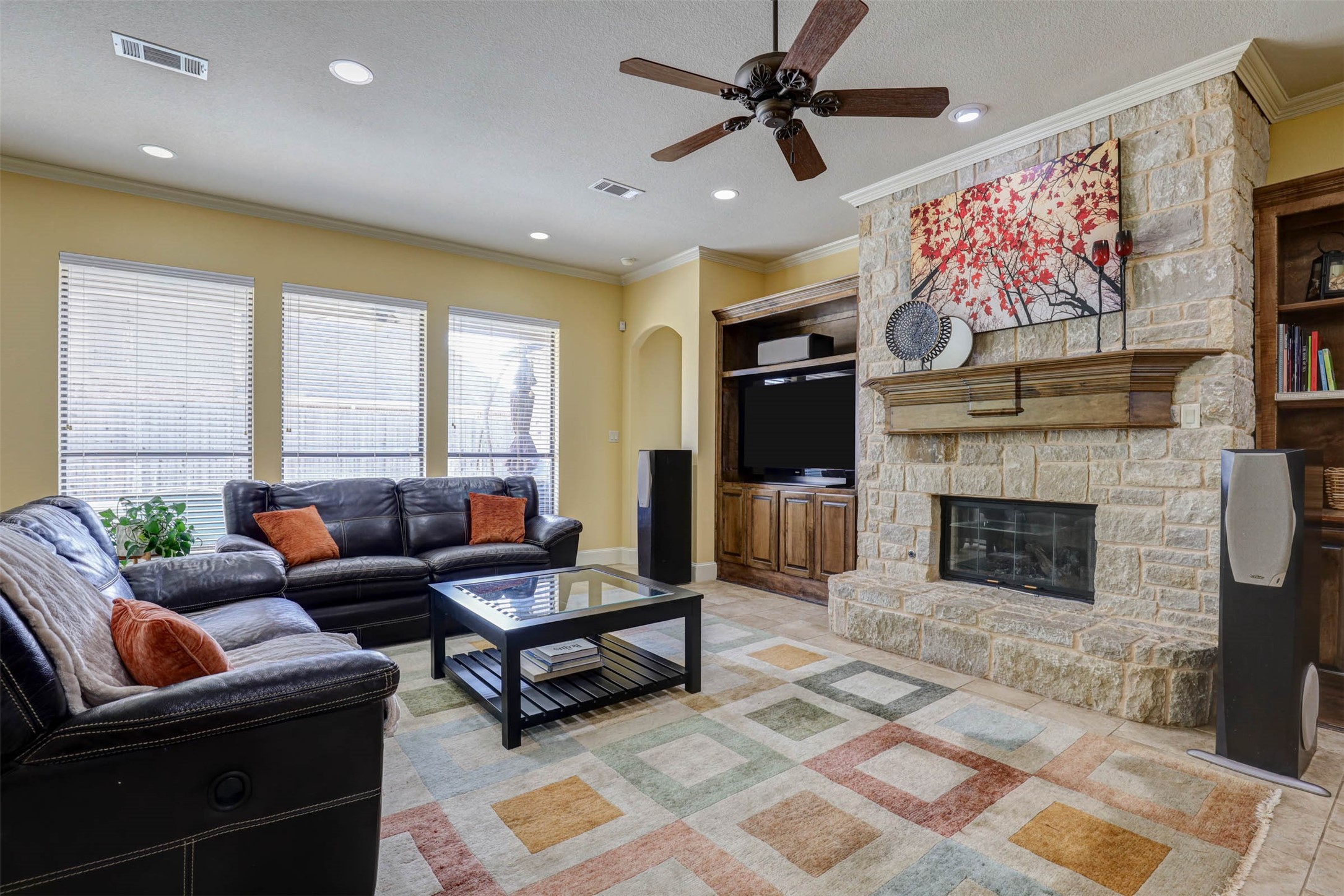 617 Indian Trail Hurst TX 76054