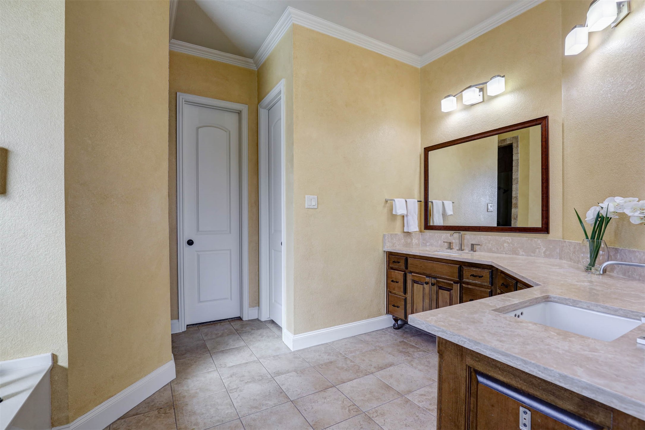 617 Indian Trail Hurst TX 76054