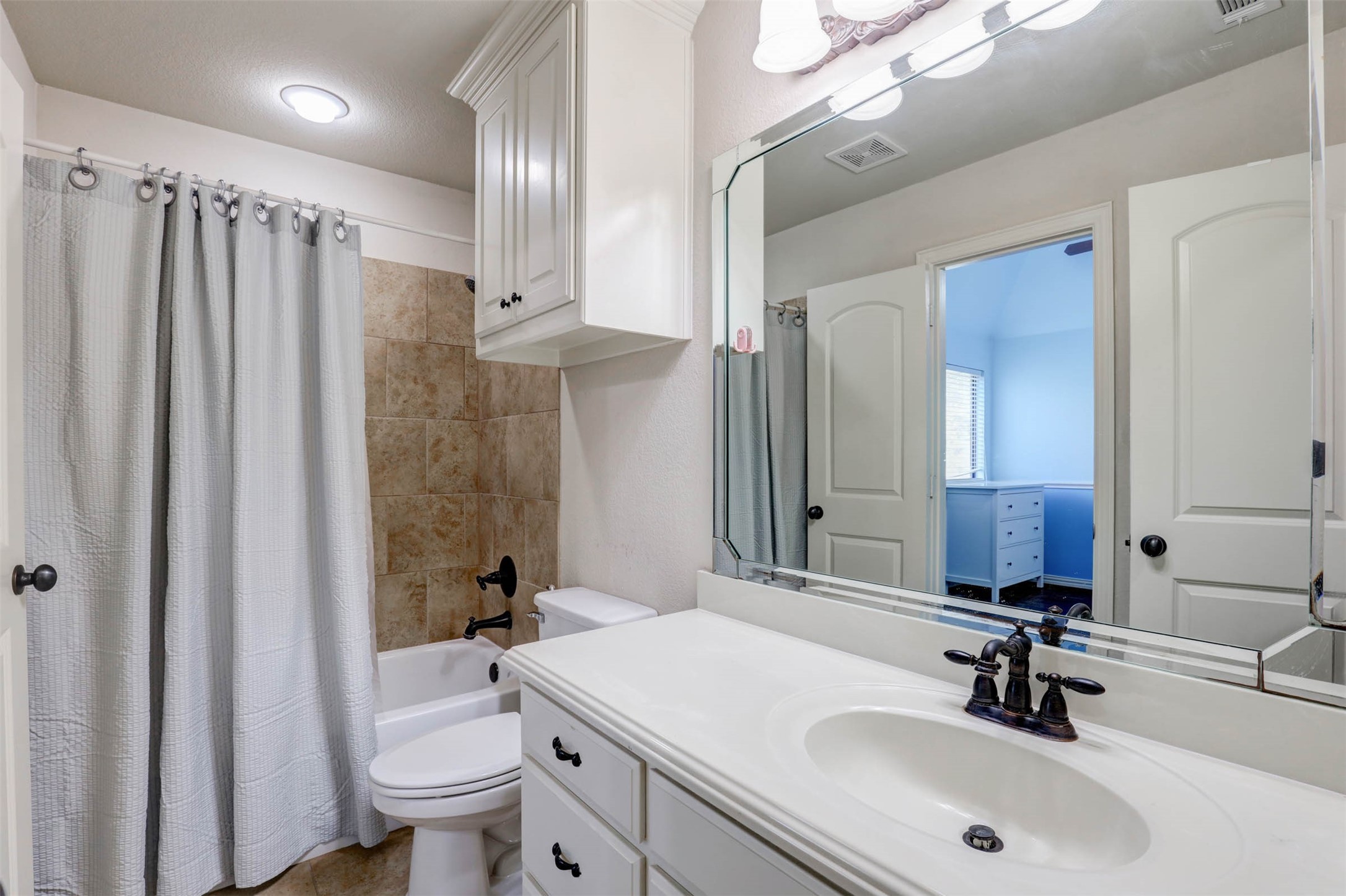 617 Indian Trail Hurst TX 76054