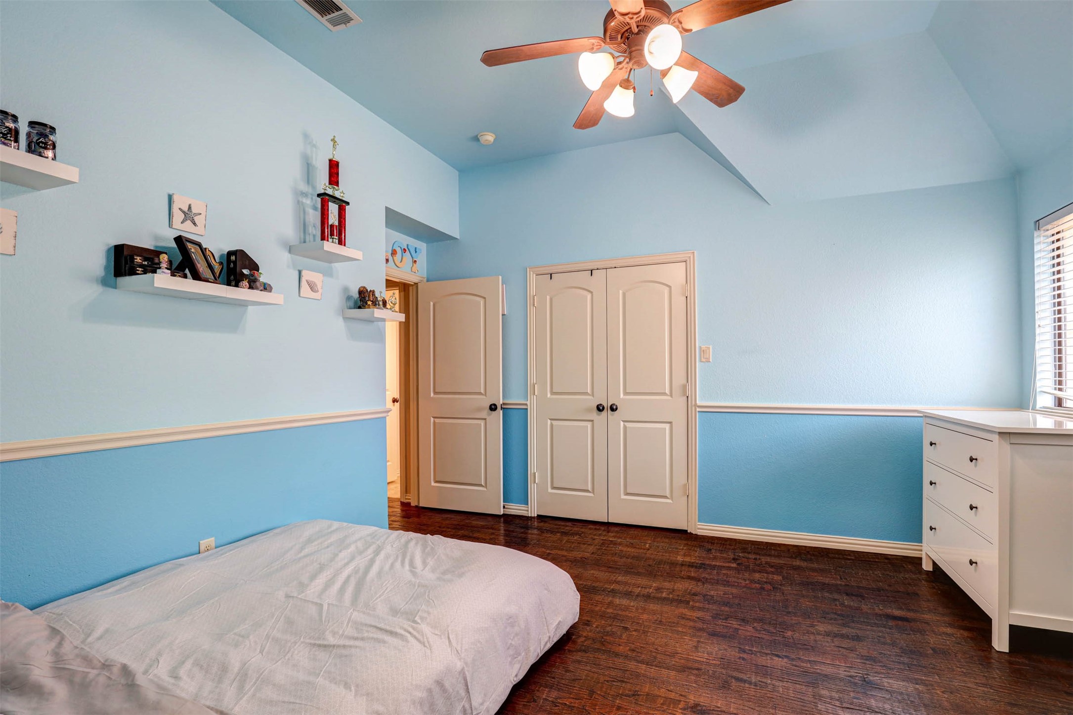 617 Indian Trail Hurst TX 76054