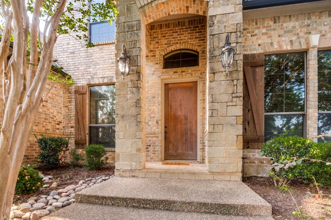 617 Indian Trail Hurst TX 76054