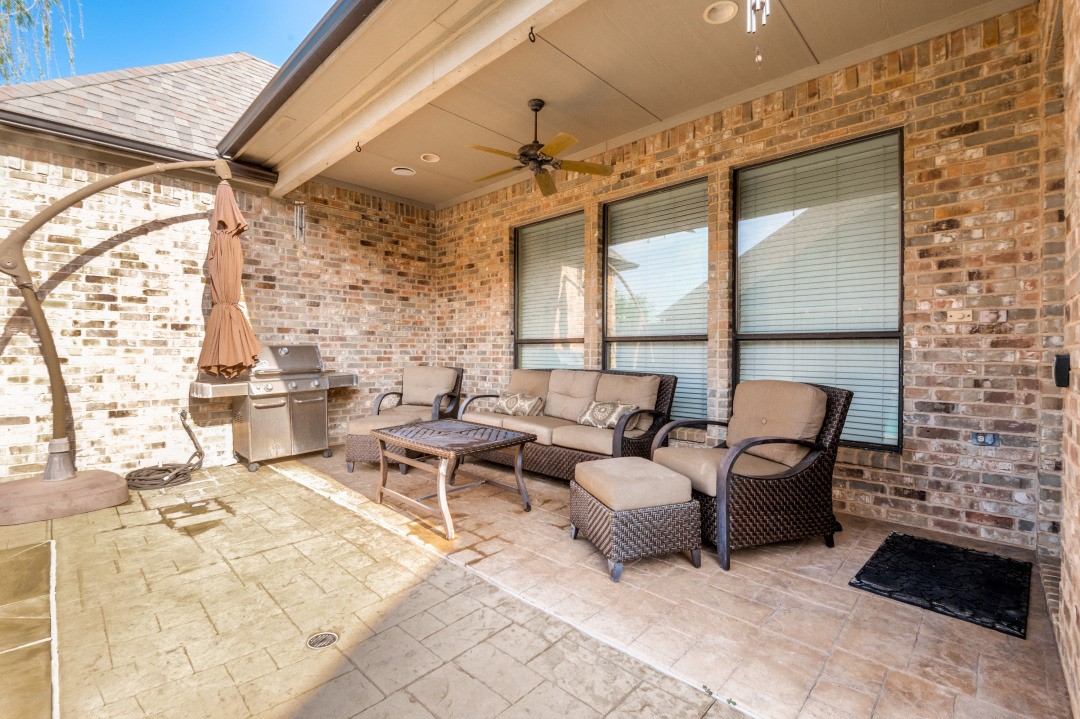 617 Indian Trail Hurst TX 76054