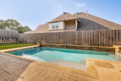617 Indian Trail Hurst TX 76054