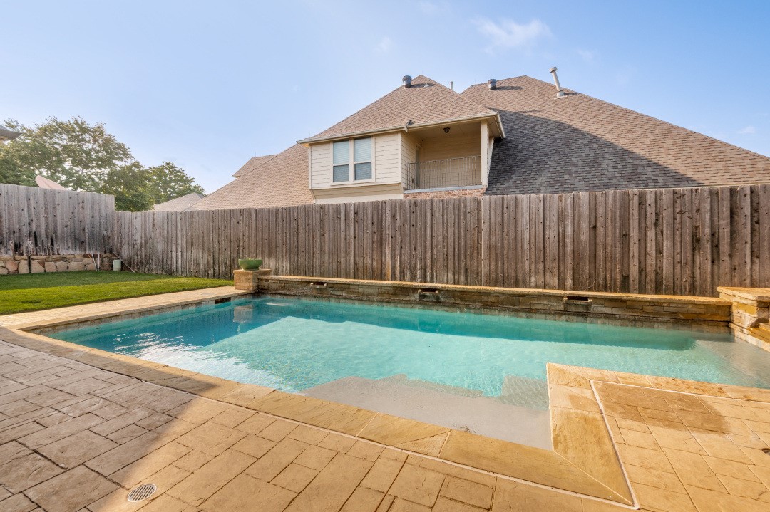 617 Indian Trail Hurst TX 76054