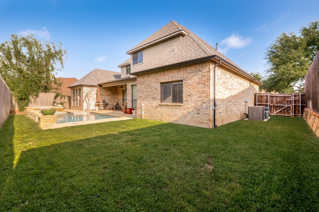 617 Indian Trail Hurst TX 76054