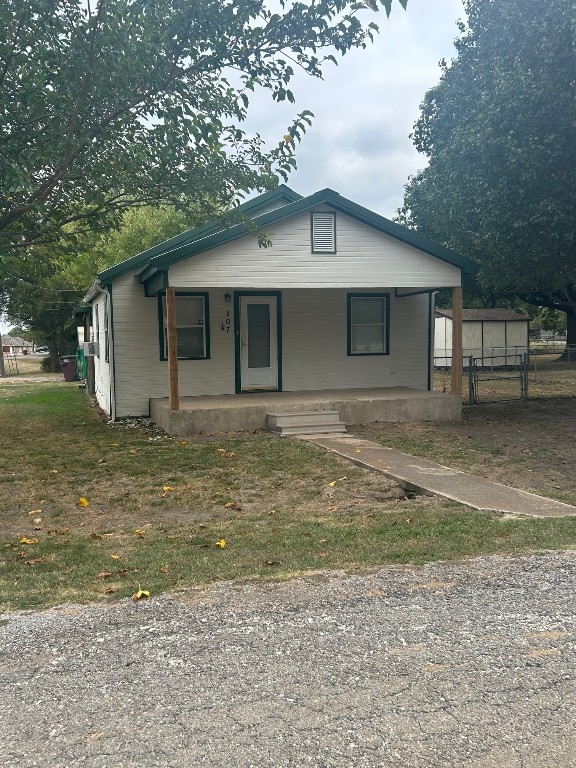 307 N Mill Street Savoy TX 75479