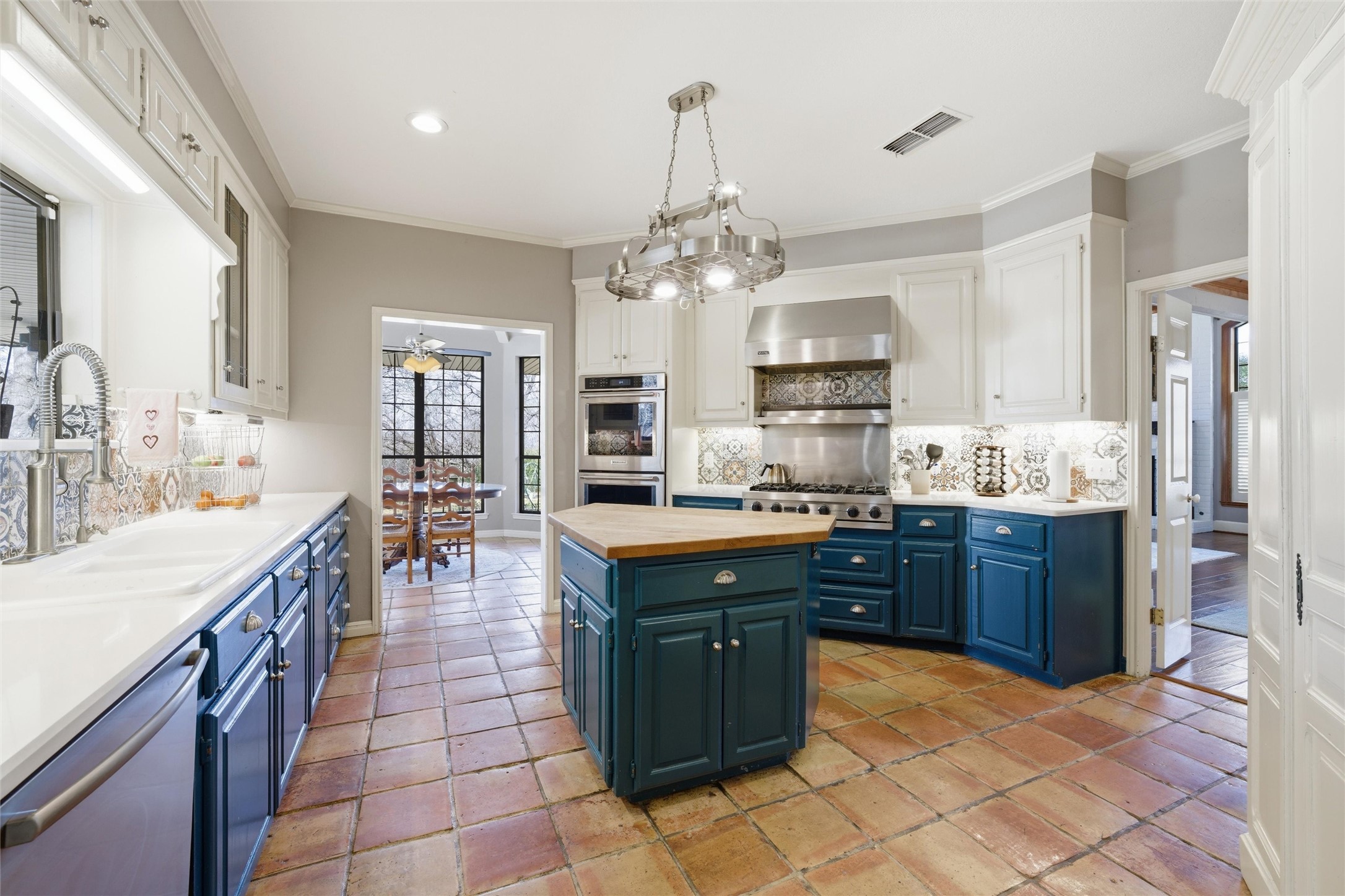 804 Wooded Crest Drive Woodway TX 76712