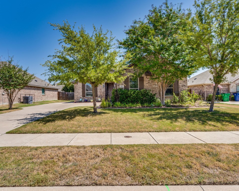 204 Saxon Street Waxahachie TX 75165