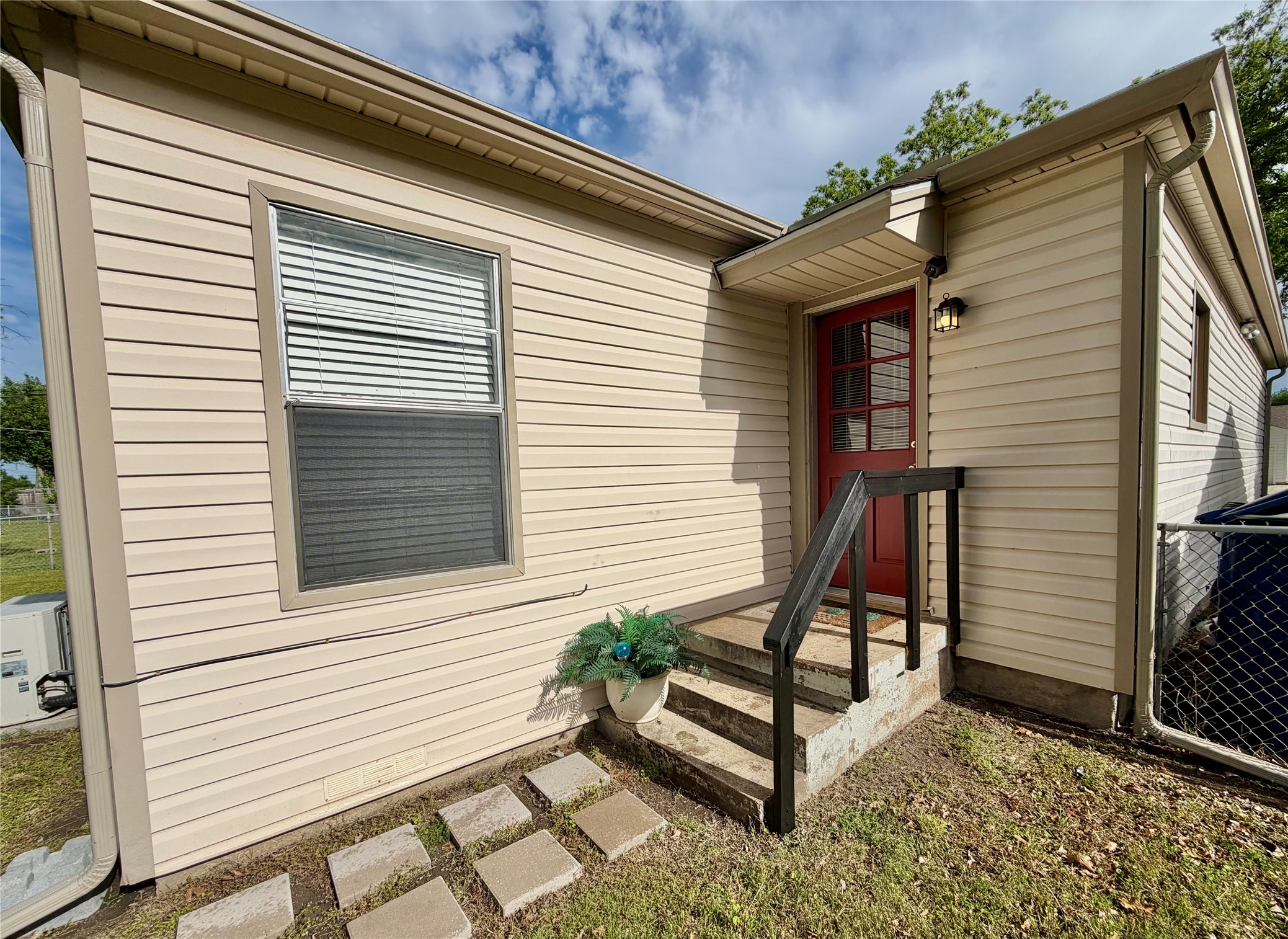853 Holly Drive Garland TX 75040